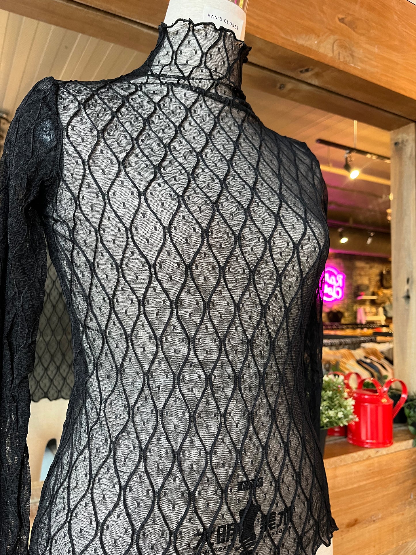Sheer Diamond Pattern Turtle Neck