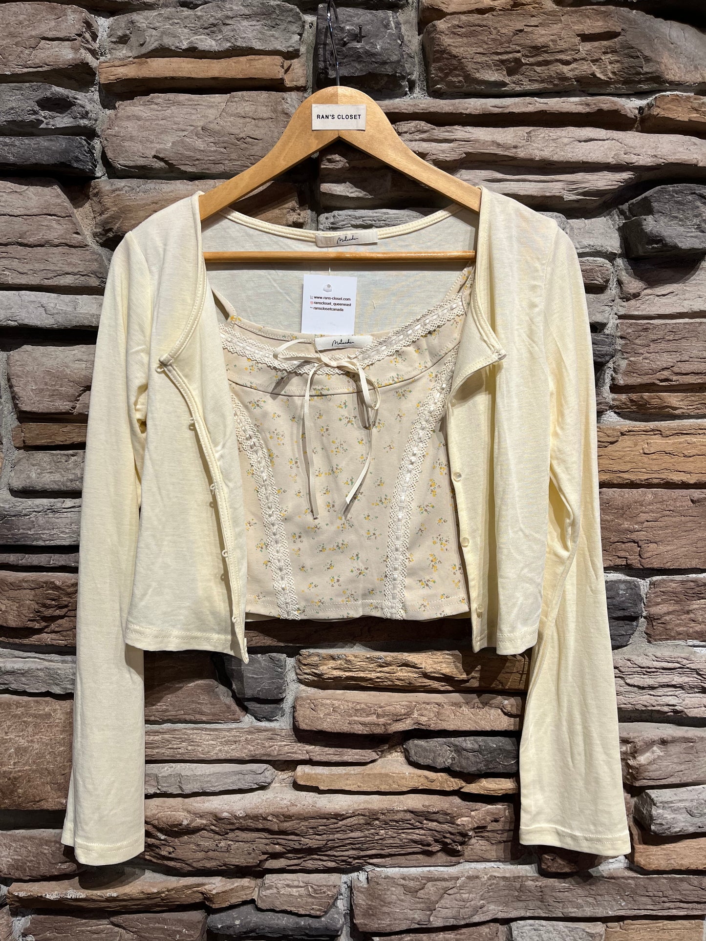 Four Buttoned Cardigan and Lace Detailed Tank Top Set