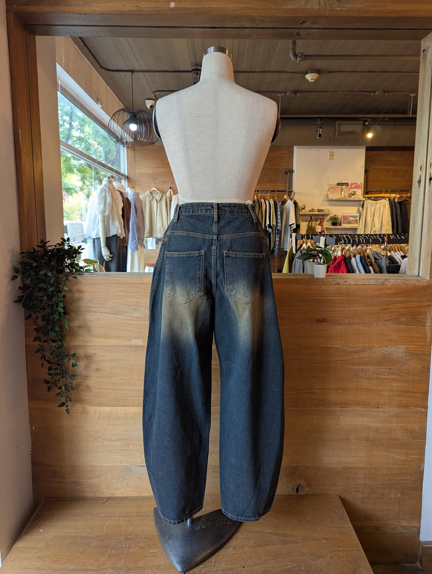 Barrel Fit Jeans