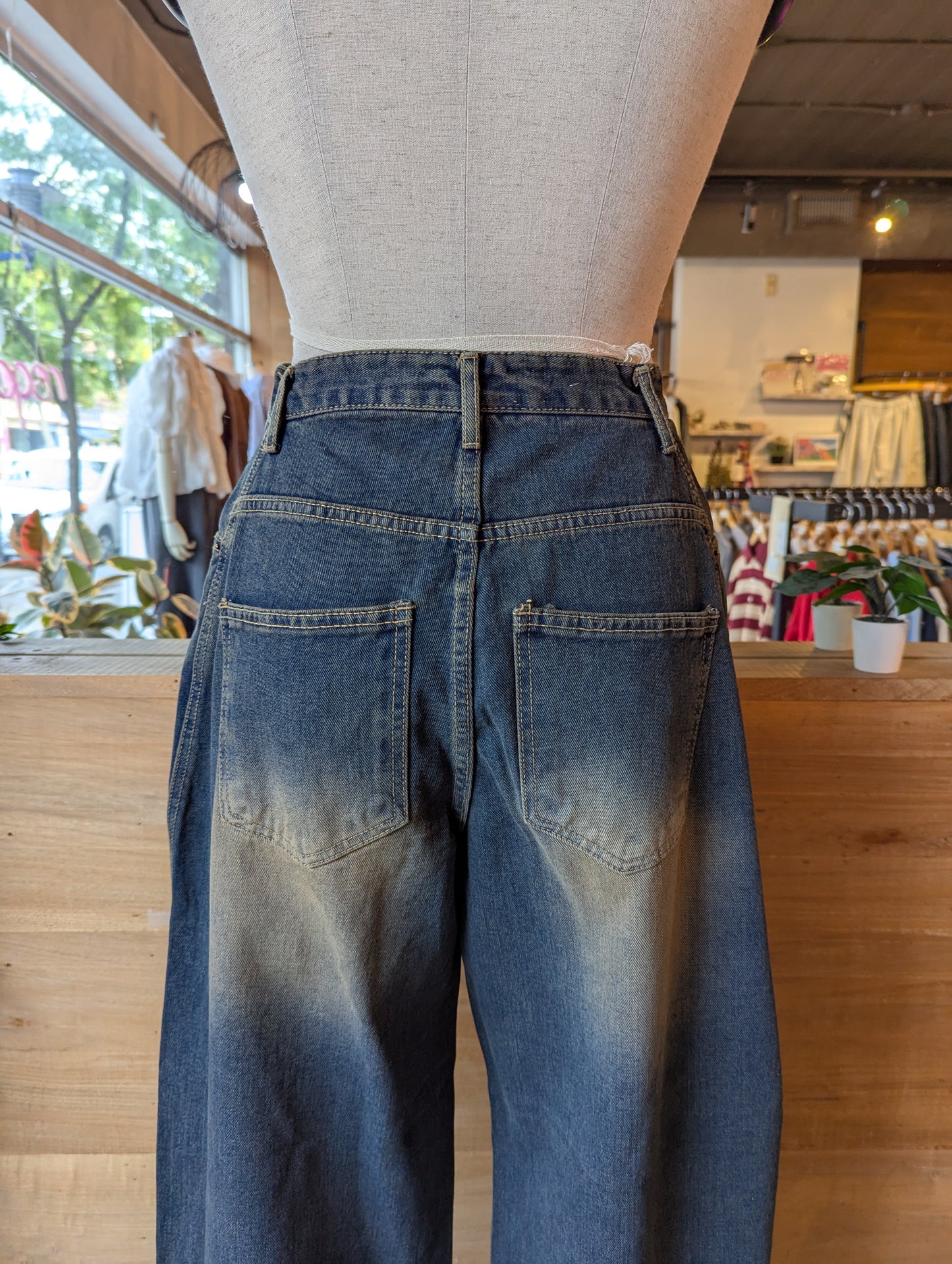 Barrel Fit Jeans