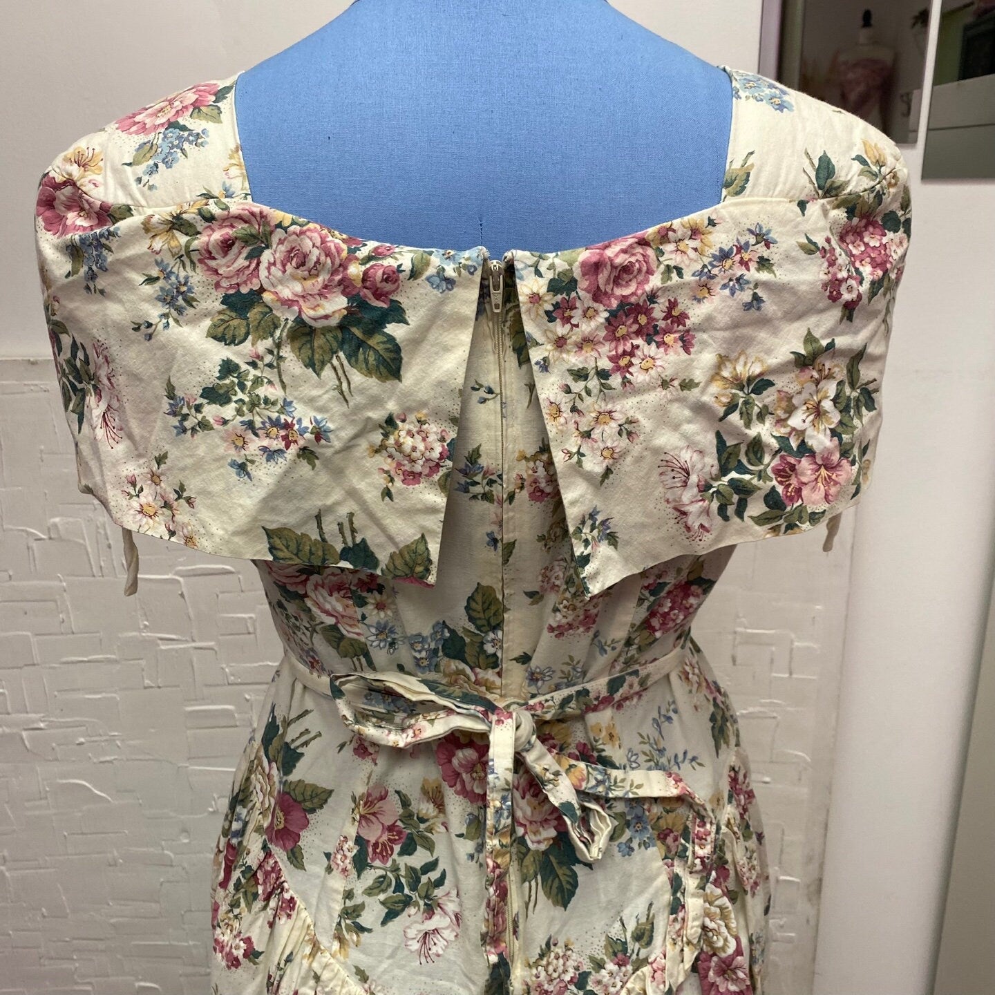 Vintage Off The Shoulder Floral Knee Length Sun Dress | Vintage Dress | Antique Rose Pattern | Basque Waistline | Size S | M-2000