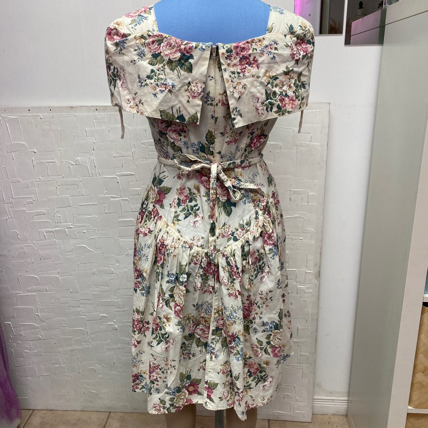 Vintage Off The Shoulder Floral Knee Length Sun Dress | Vintage Dress | Antique Rose Pattern | Basque Waistline | Size S | M-2000