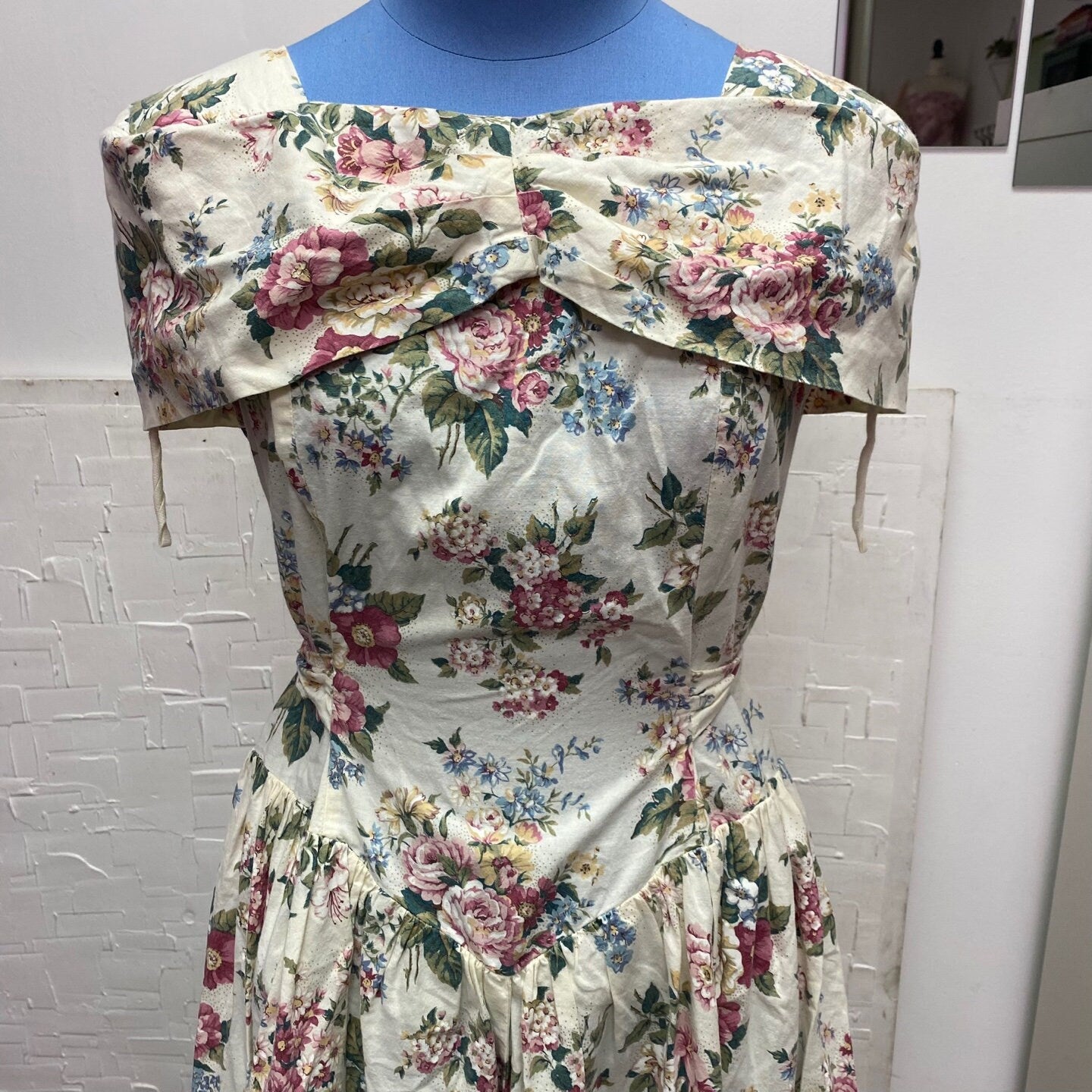 Vintage Off The Shoulder Floral Knee Length Sun Dress | Vintage Dress | Antique Rose Pattern | Basque Waistline | Size S | M-2000