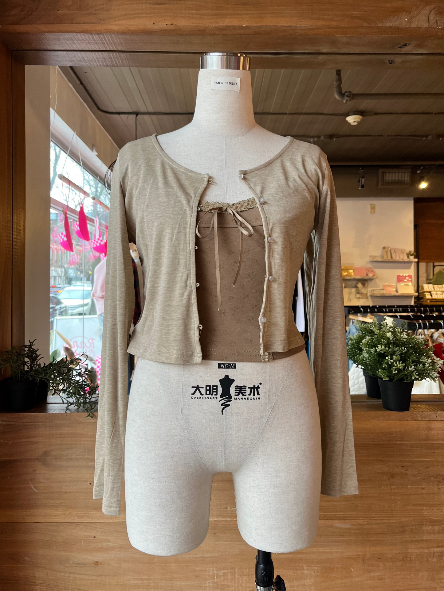 Four Buttoned Cardigan and Lace Detailed Tank Top Set