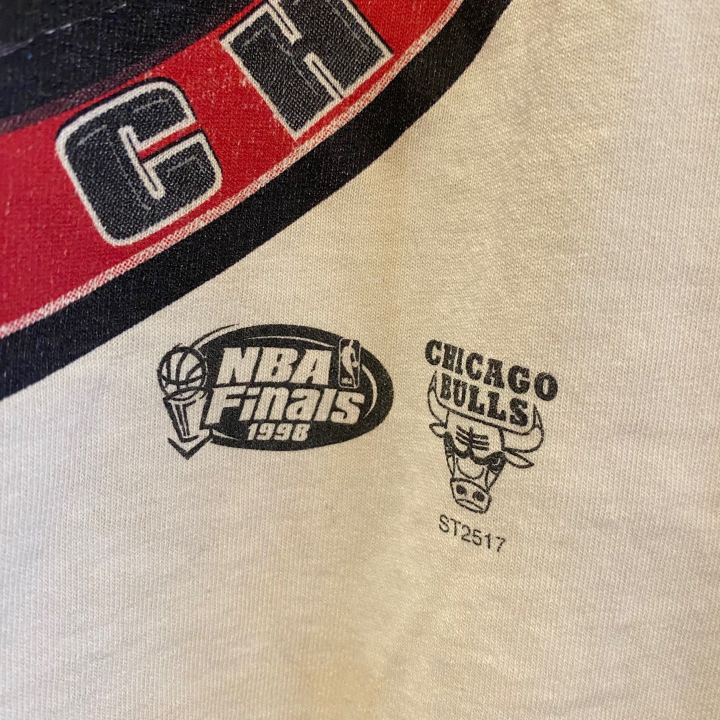 Vintage 1998 NBA Chicago Bulls Championships "Repeat 3-Peat" Graphic T-shirt
