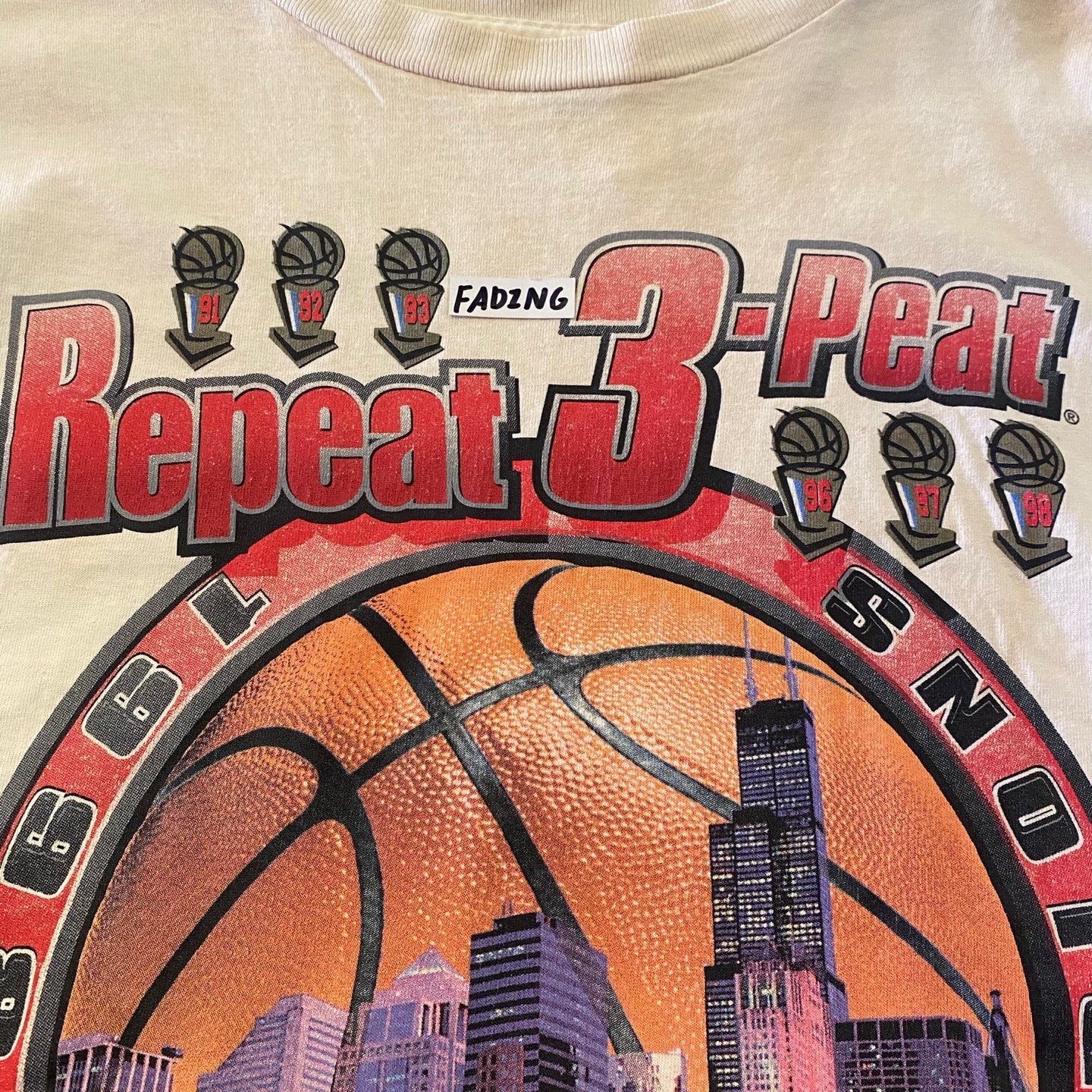 Vintage 1998 NBA Chicago Bulls Championships "Repeat 3-Peat" Graphic T-shirt