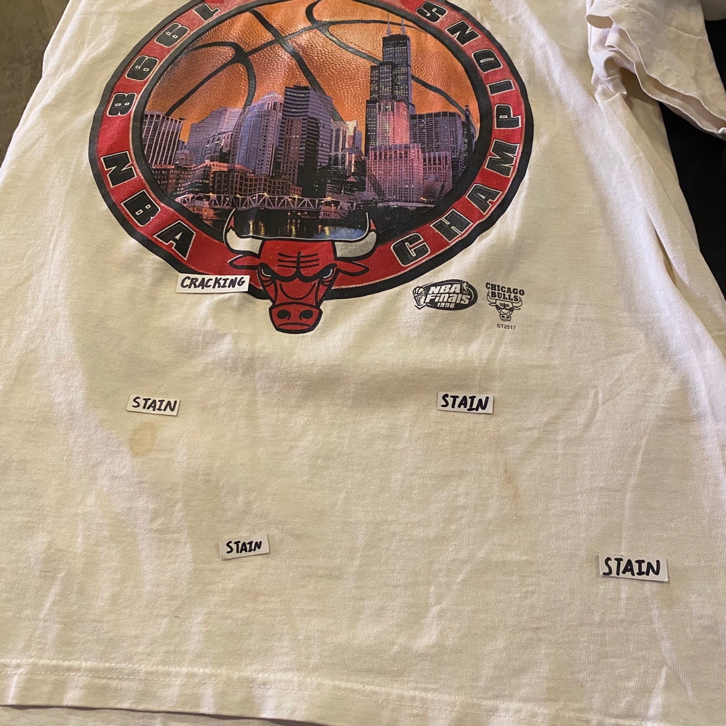 Vintage 1998 NBA Chicago Bulls Championships "Repeat 3-Peat" Graphic T-shirt