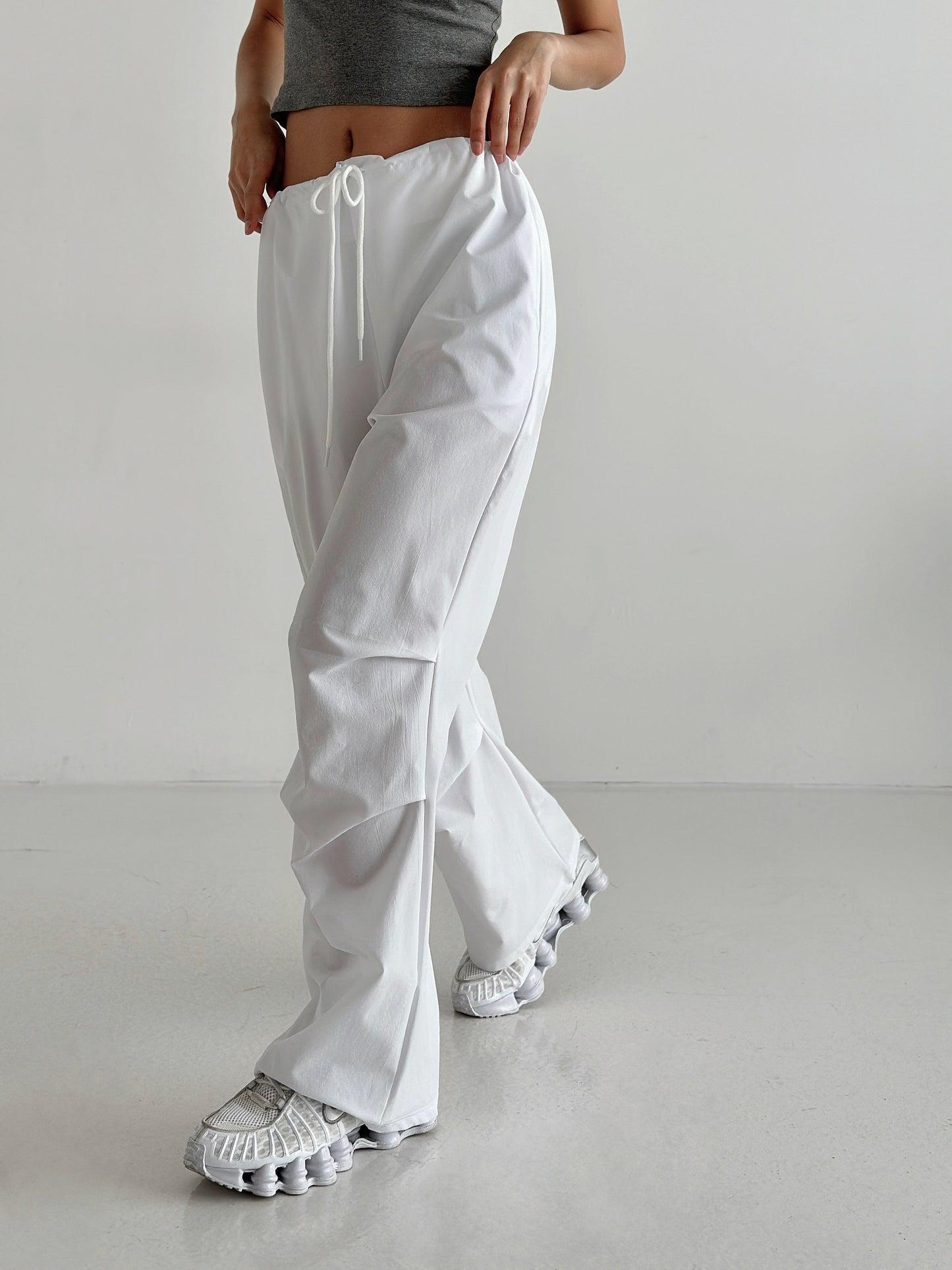 Drawstring pleated knee casual pants