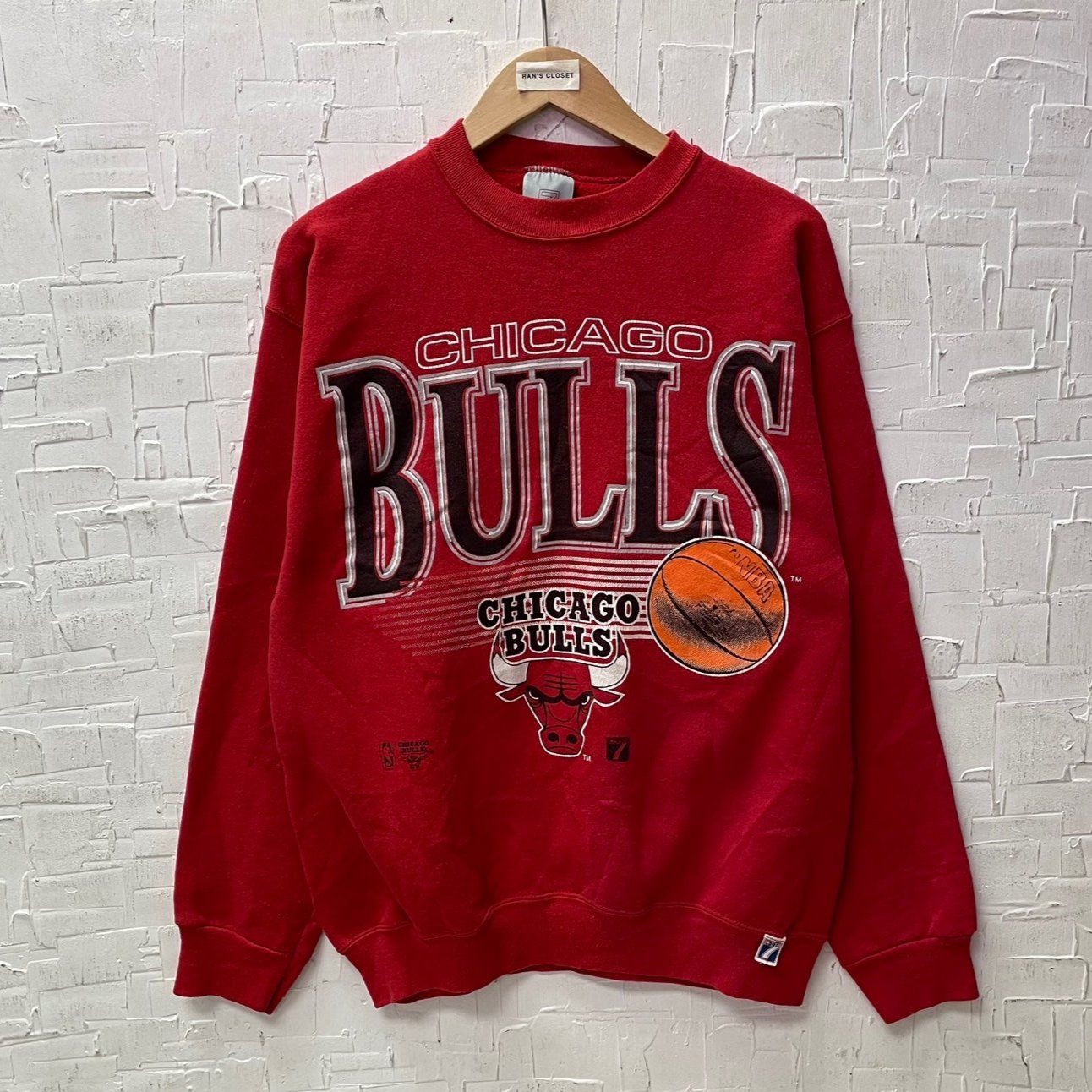 Vintage Logo 7 NBA Chicago Bulls Basketball Sweatshirt