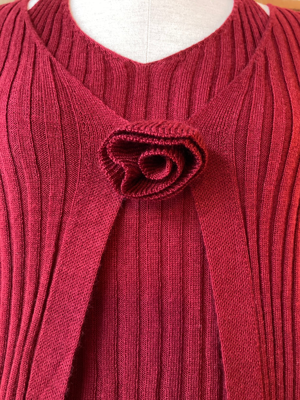 Ribbed Rose Brooch Top