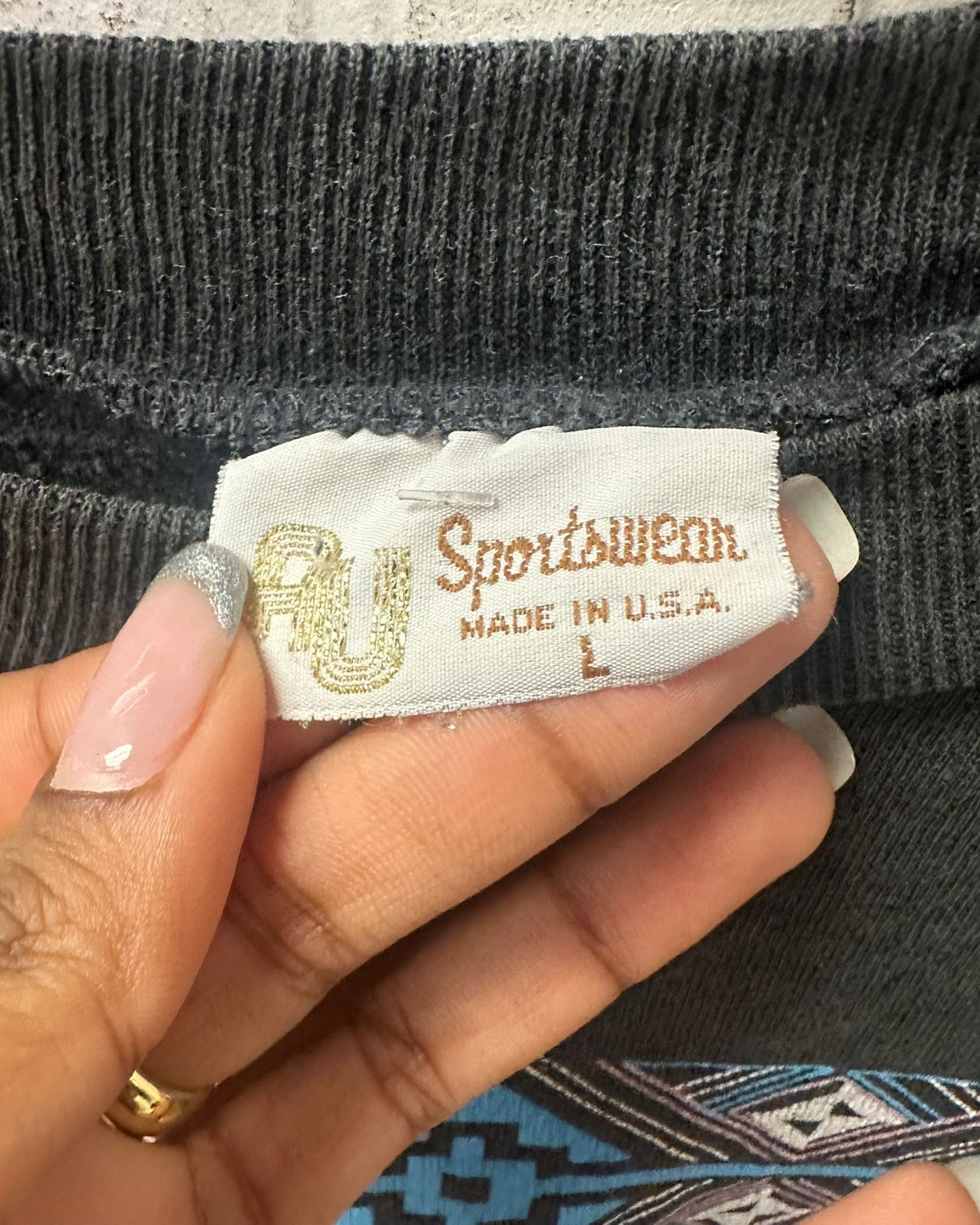 Vintage AU Sportswear Wildlife Landscape Sweatshirt