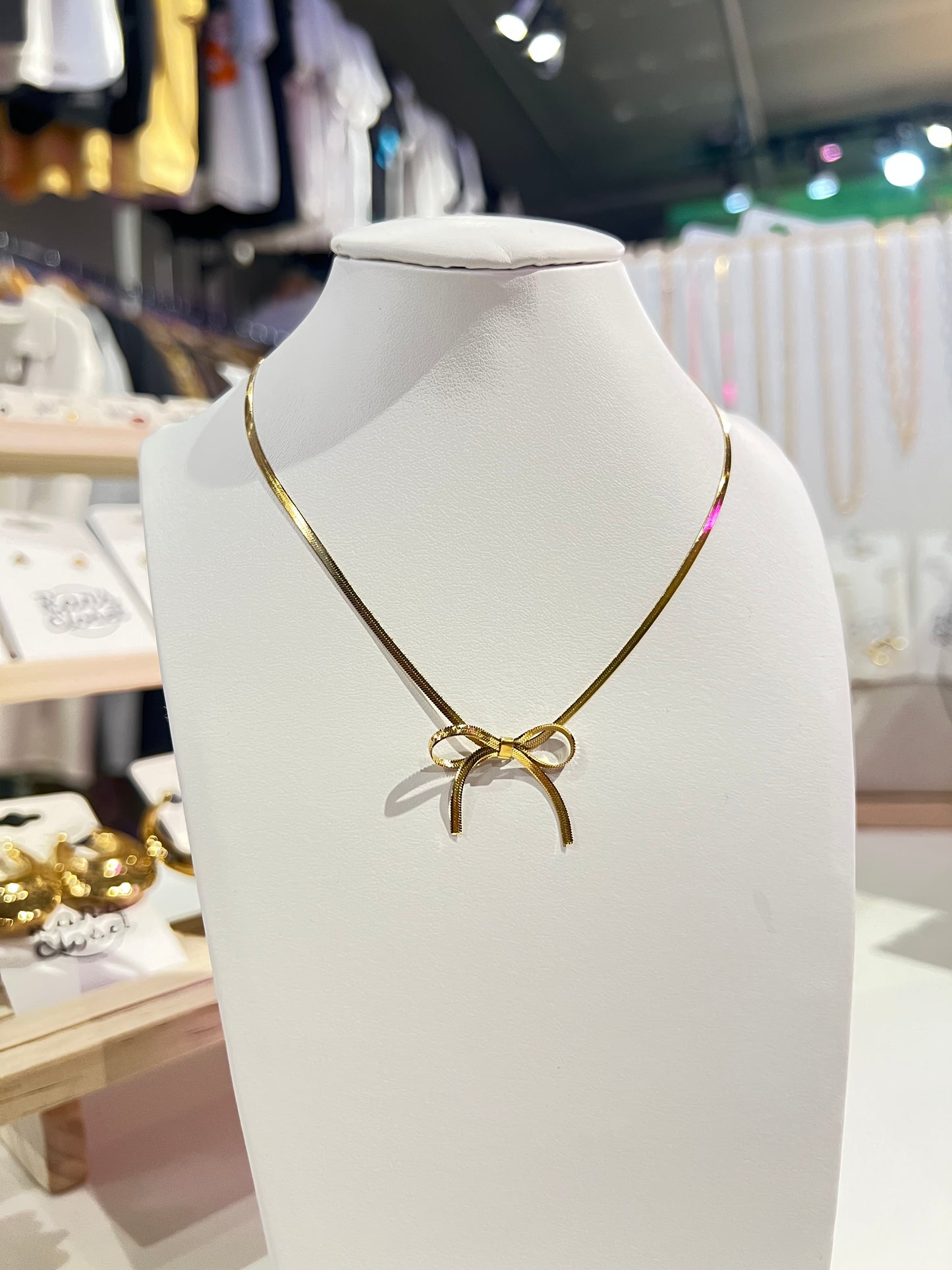 Short Bow Necklace