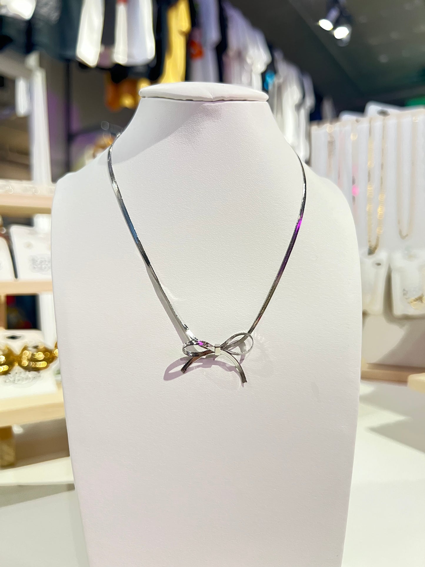 Short Bow Necklace