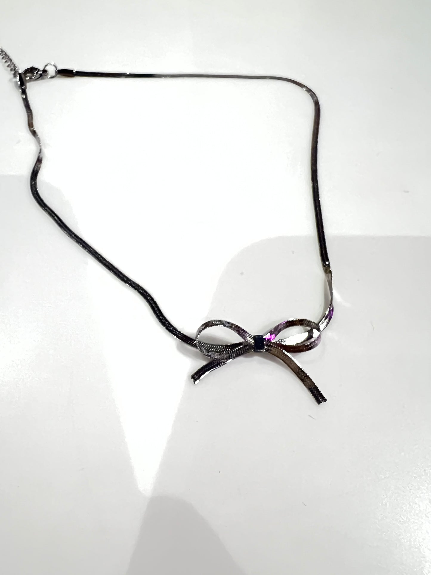 Short Bow Necklace