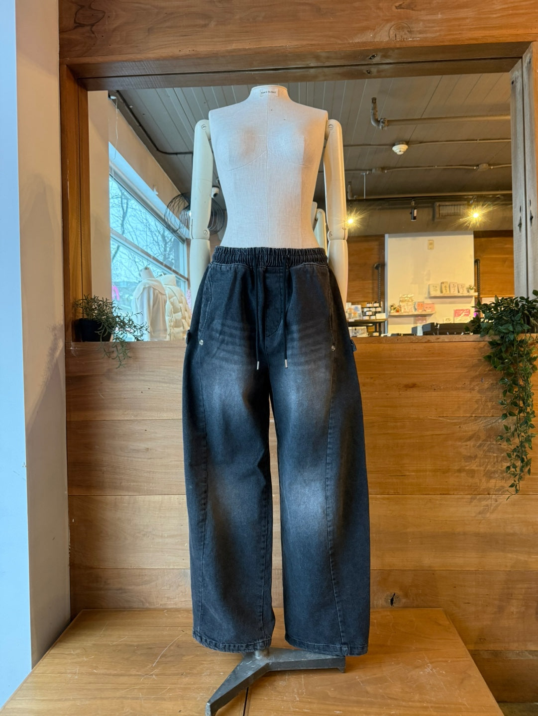 Buttoned Strap Detailed Baggy Pants