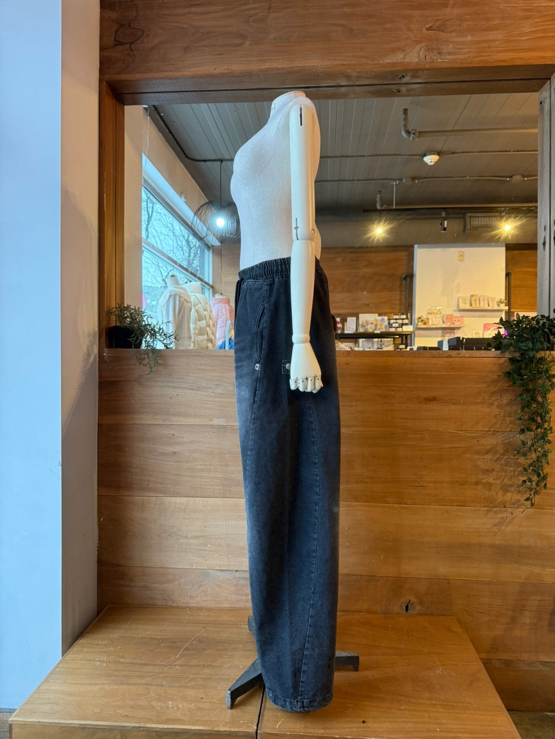 Buttoned Strap Detailed Baggy Pants