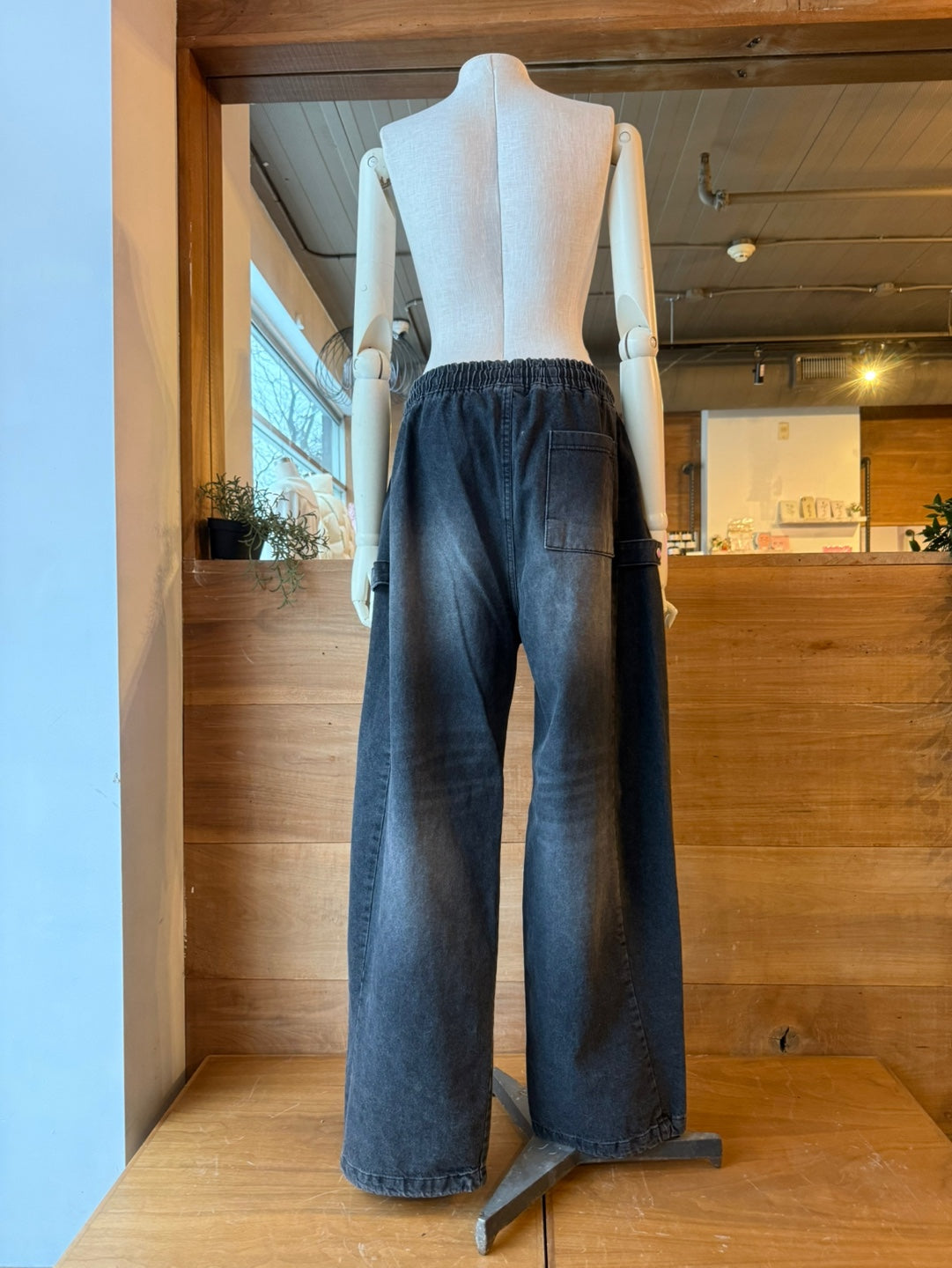 Buttoned Strap Detailed Baggy Pants
