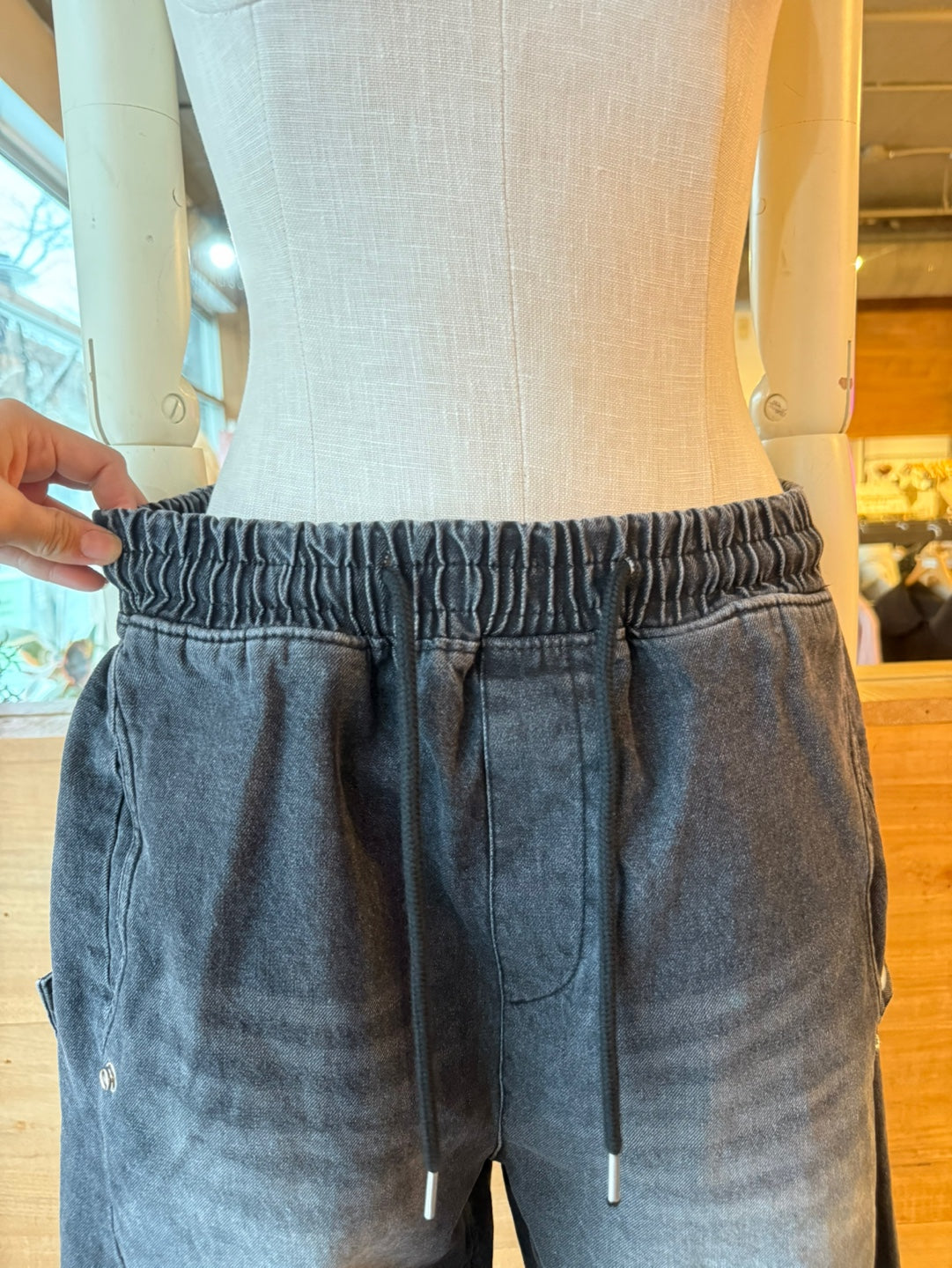 Buttoned Strap Detailed Baggy Pants