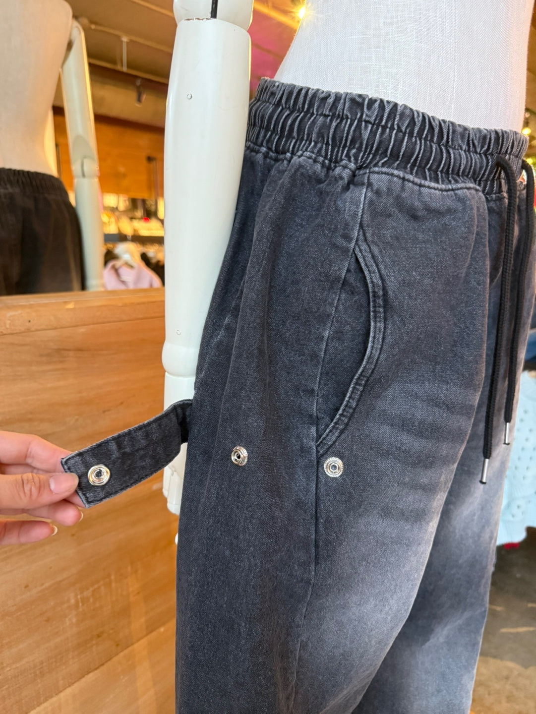 Buttoned Strap Detailed Baggy Pants