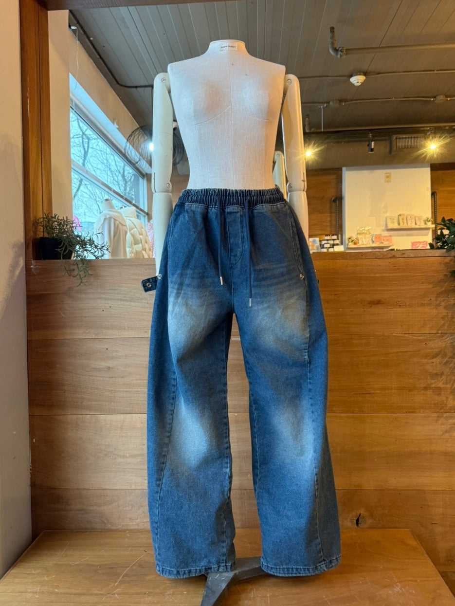 Buttoned Strap Detailed Baggy Pants