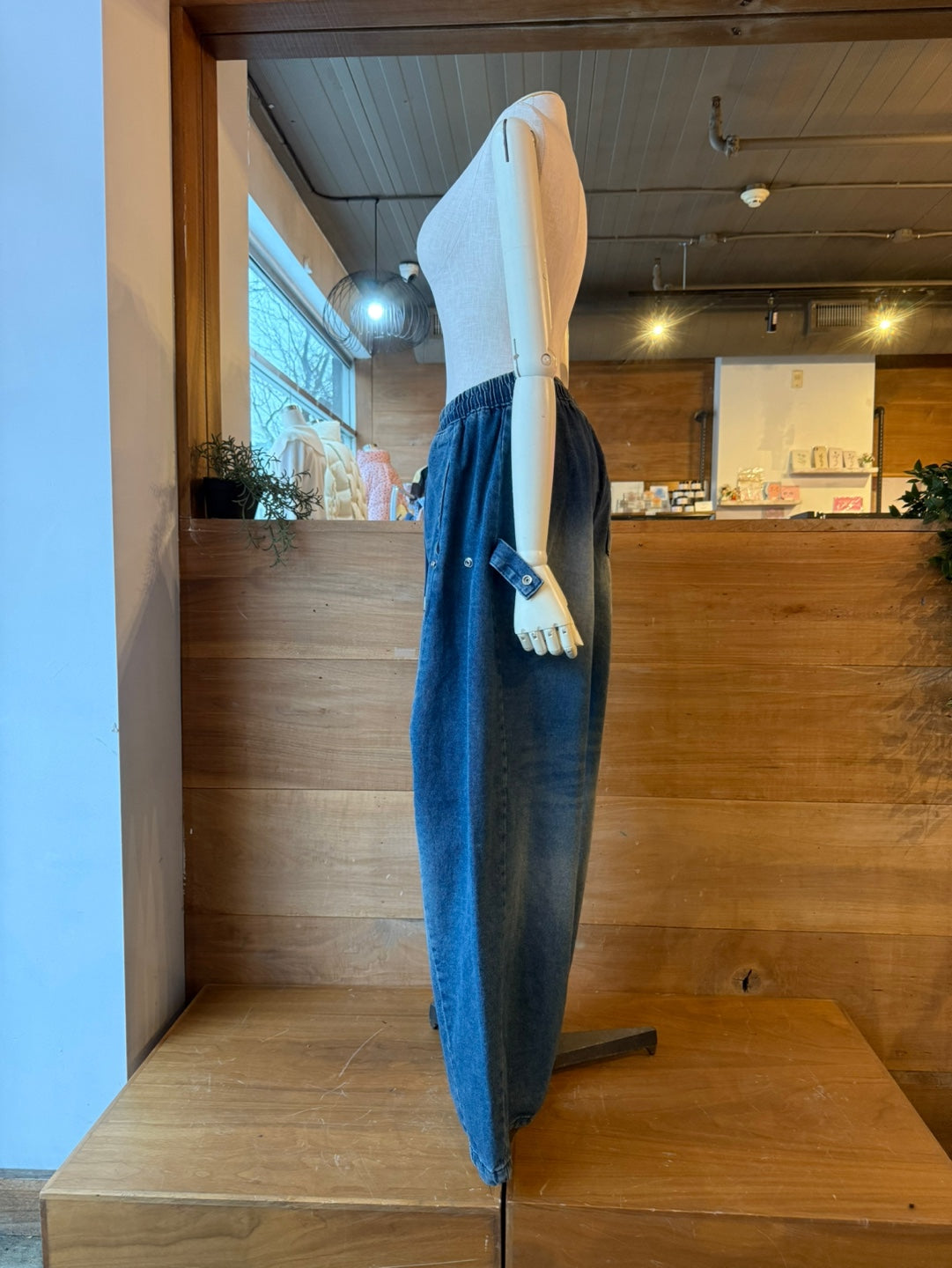 Buttoned Strap Detailed Baggy Pants