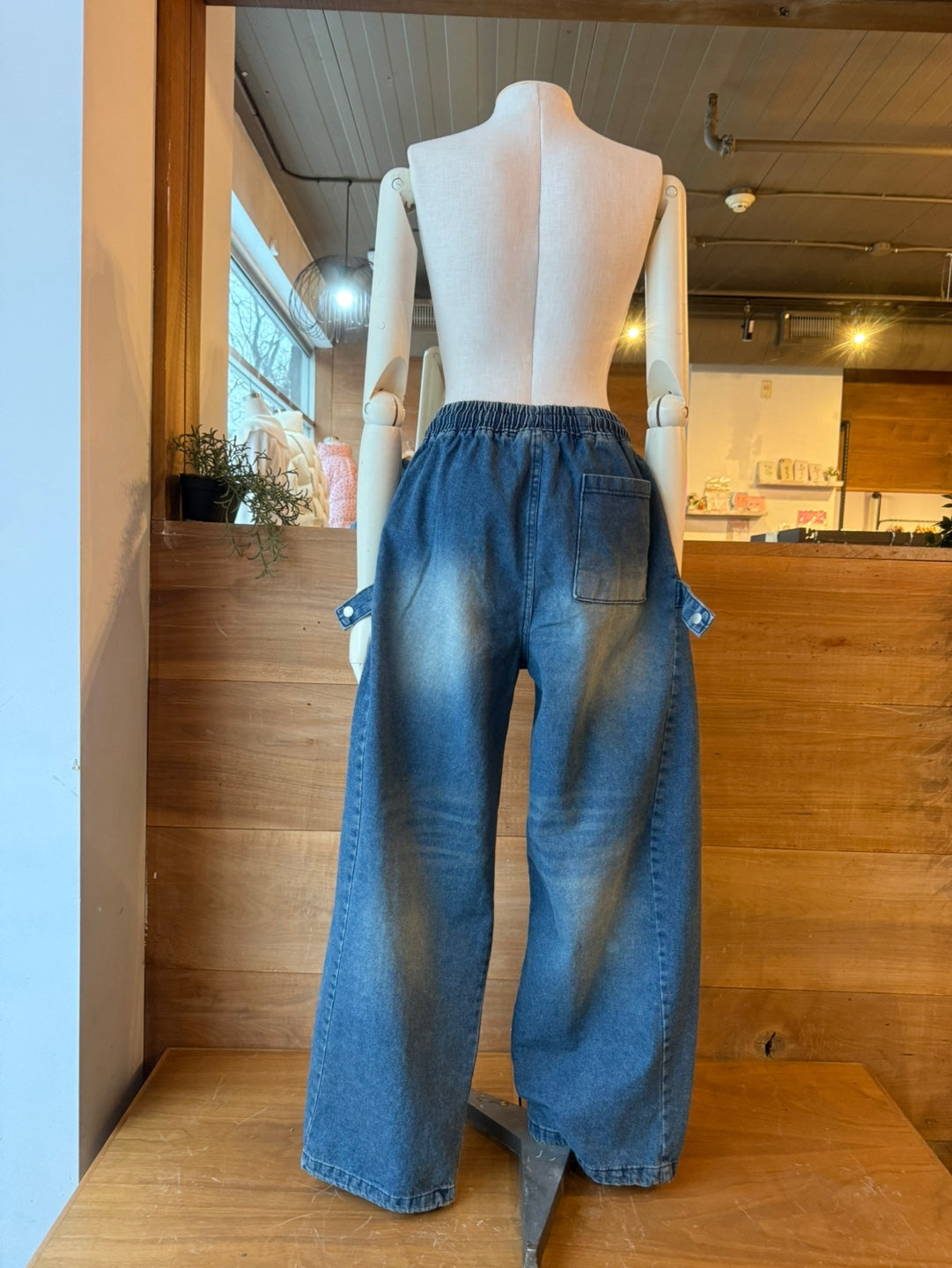 Buttoned Strap Detailed Baggy Pants