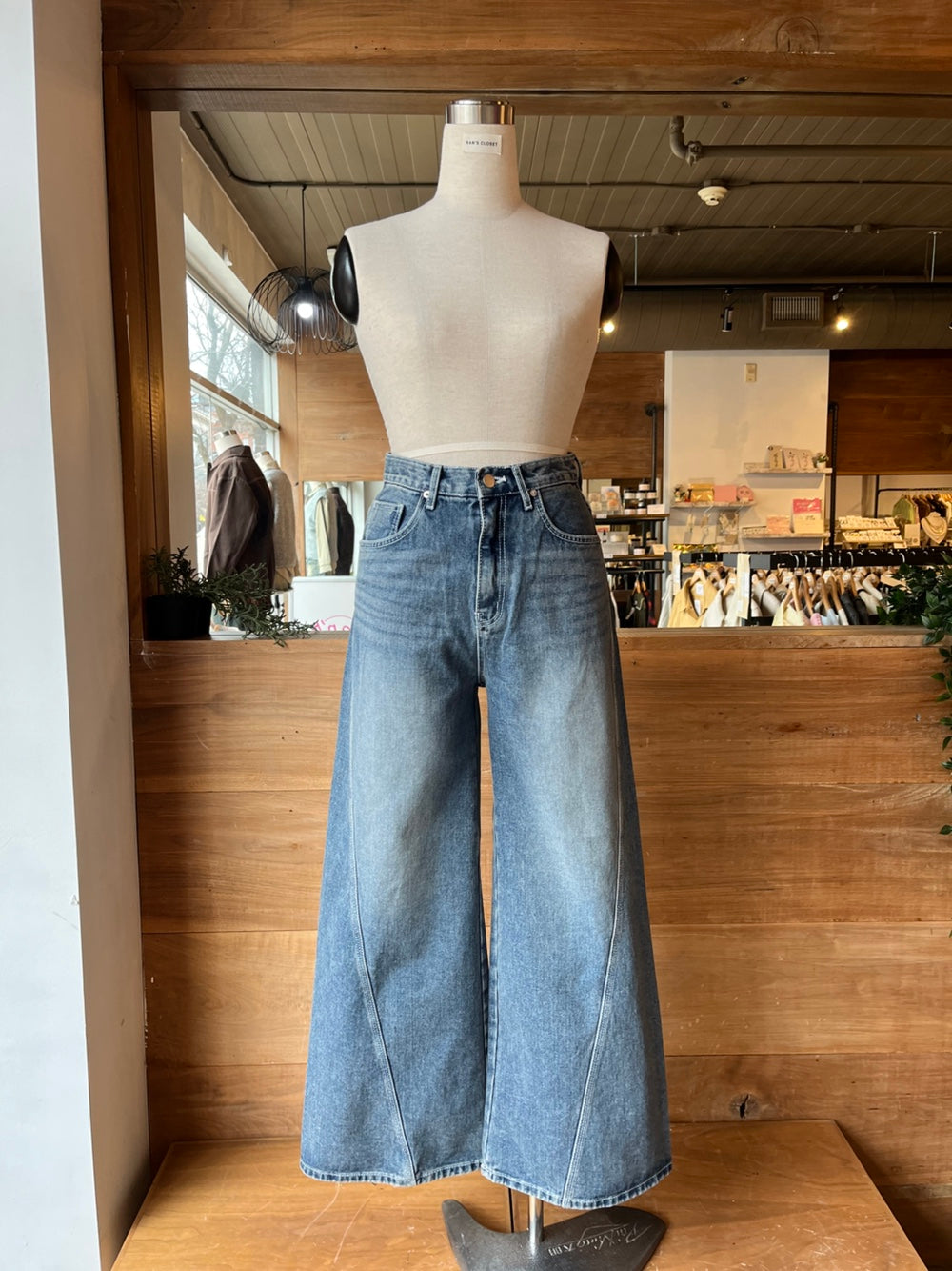 Women's Wide Leg Jeans