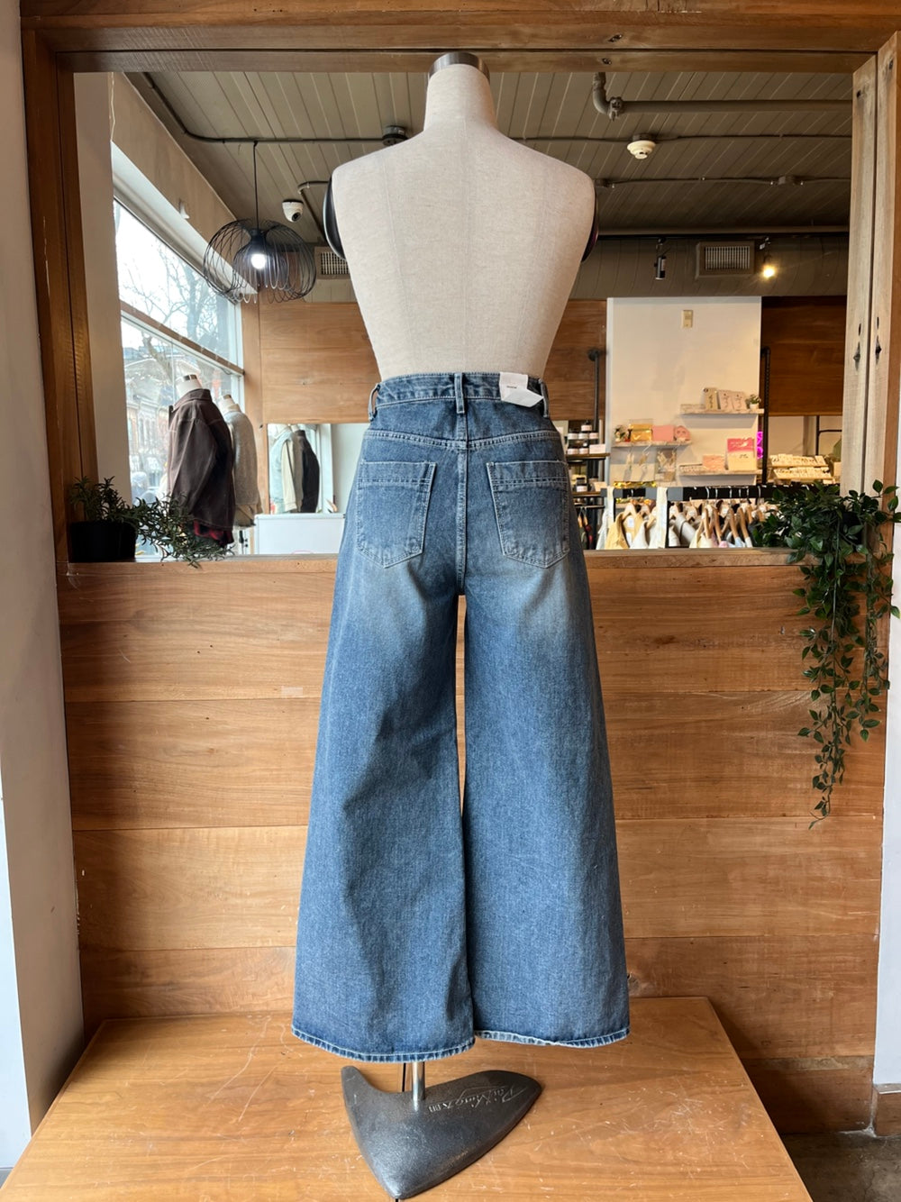 Women's Wide Leg Jeans