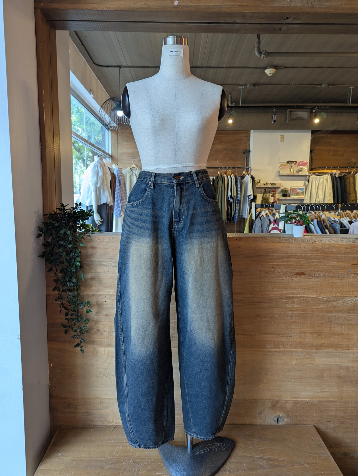 Barrel Fit Jeans