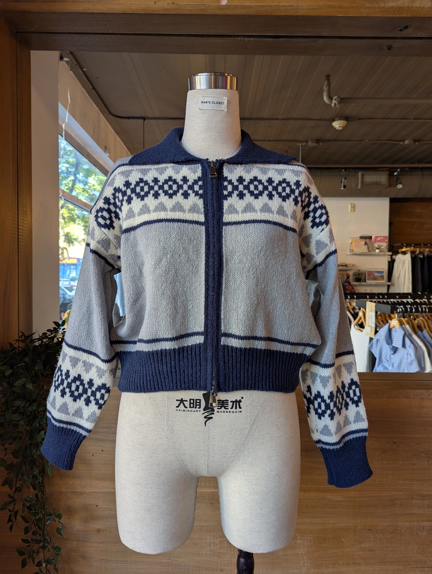 Cropped geometric pattern zip up sweater