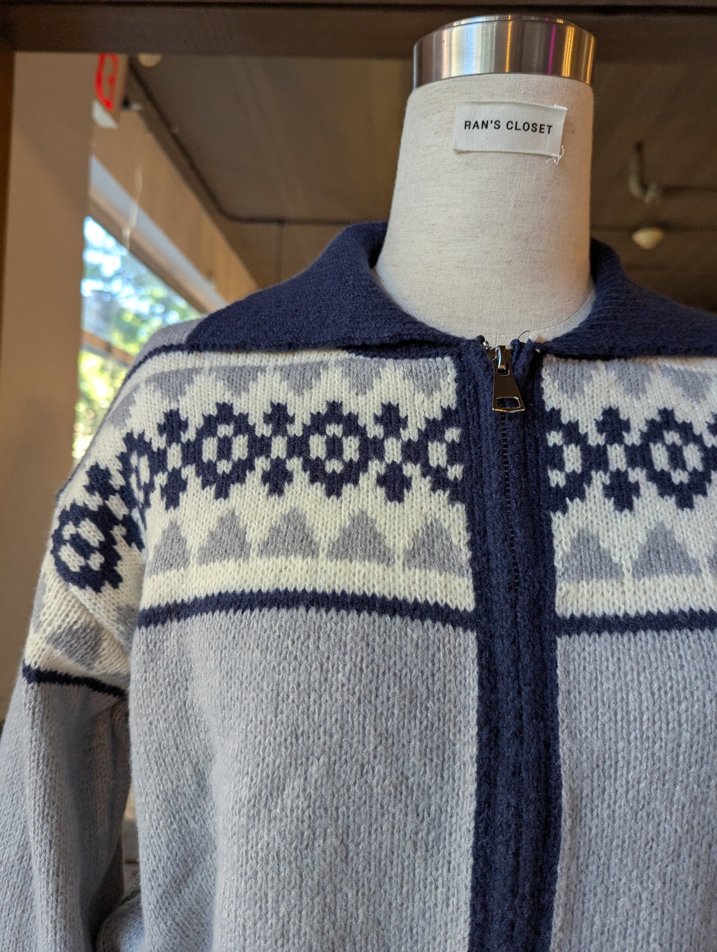 Cropped geometric pattern zip up sweater