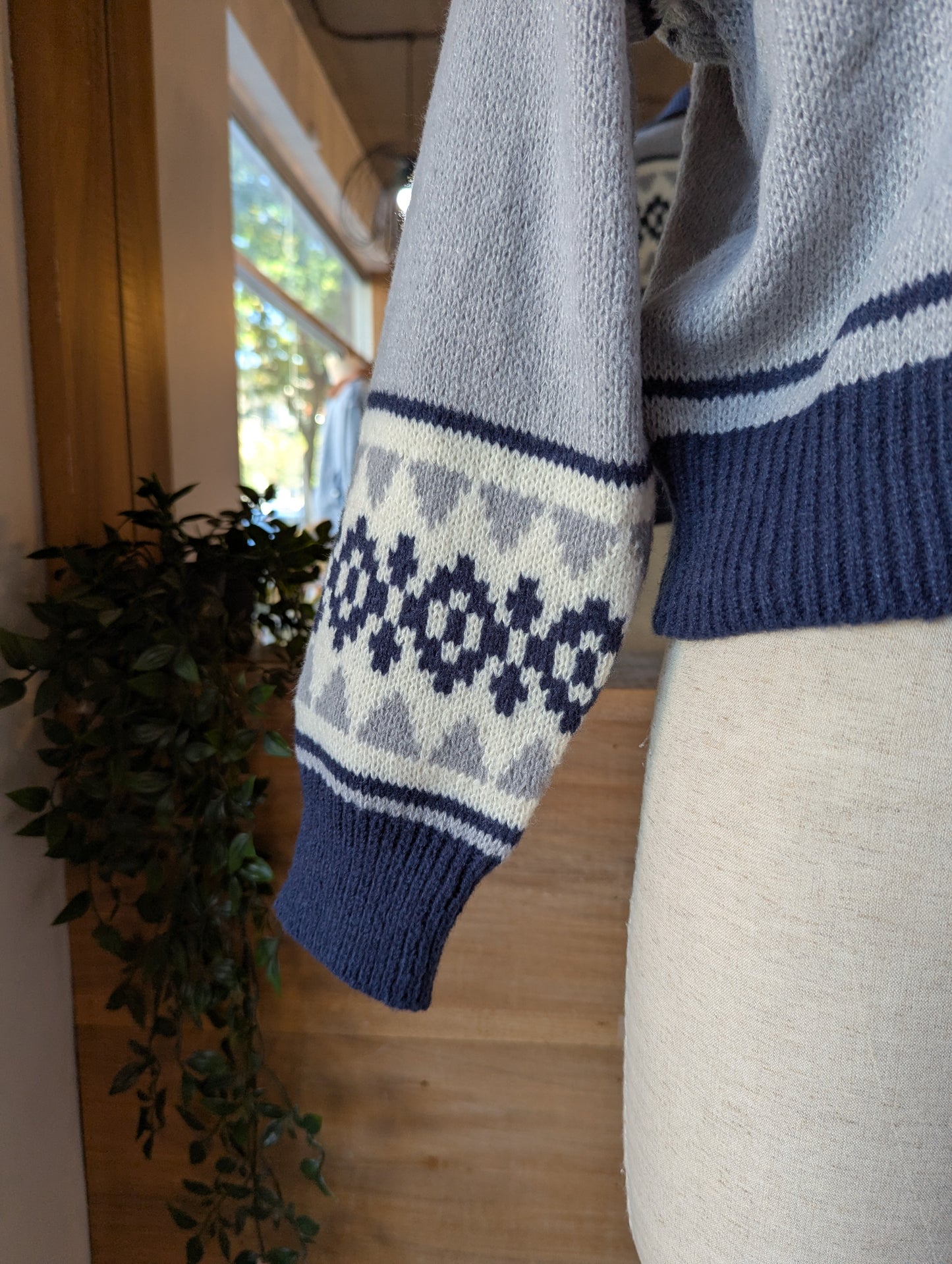 Cropped geometric pattern zip up sweater