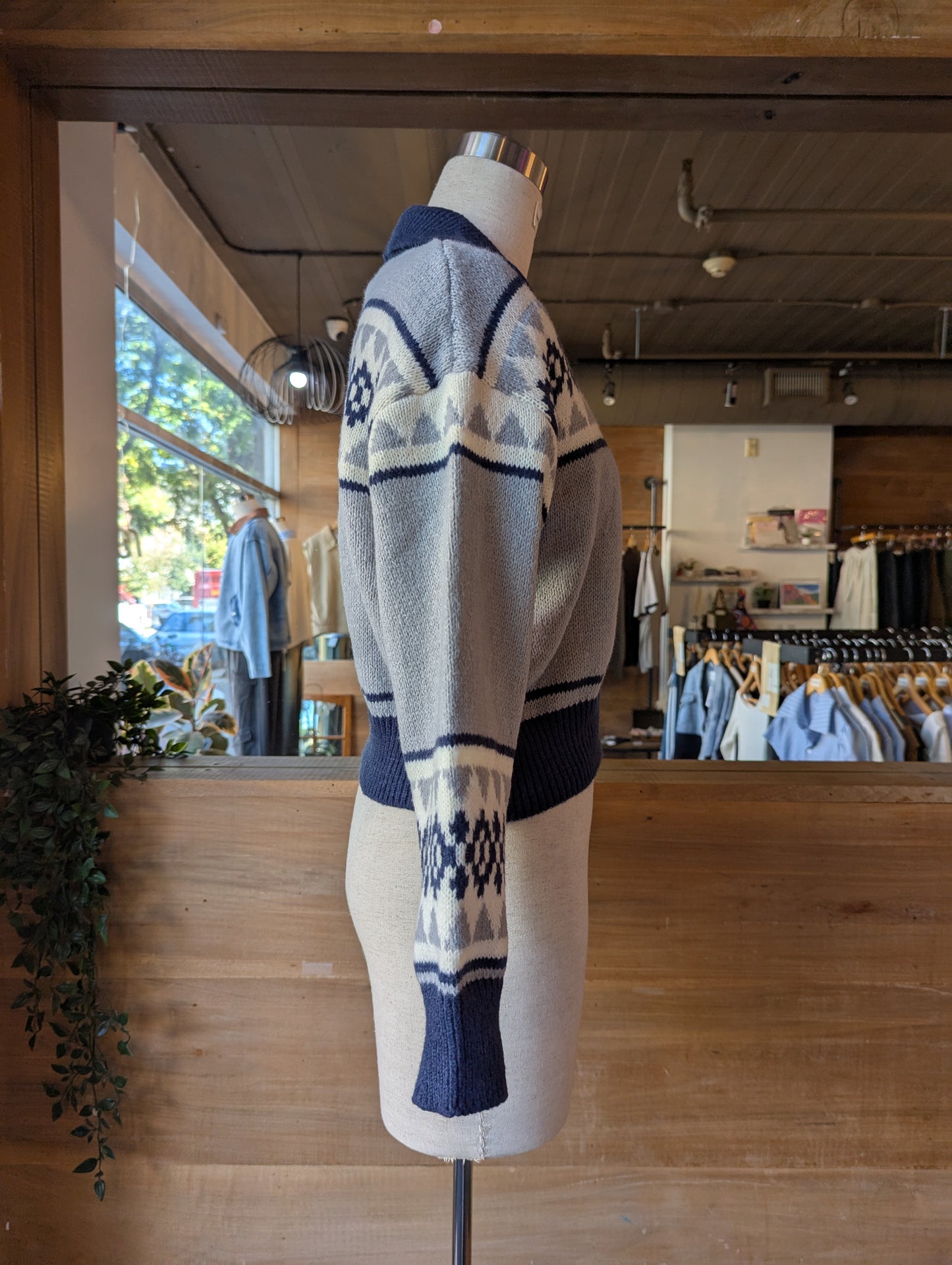 Cropped geometric pattern zip up sweater