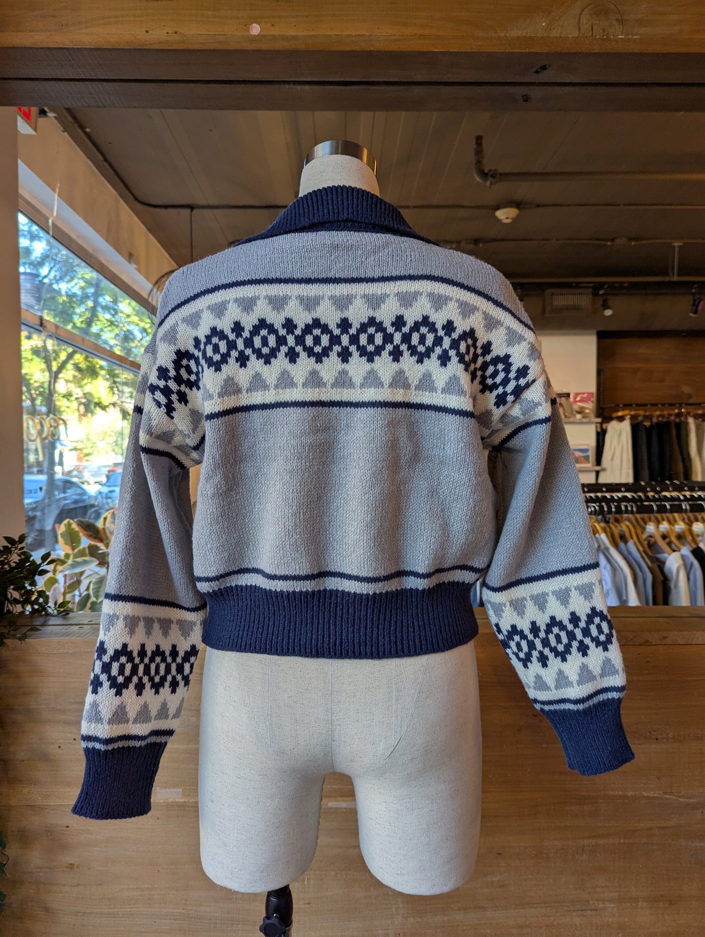 Cropped geometric pattern zip up sweater