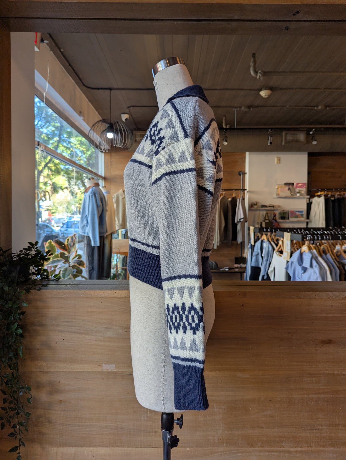 Cropped geometric pattern zip up sweater