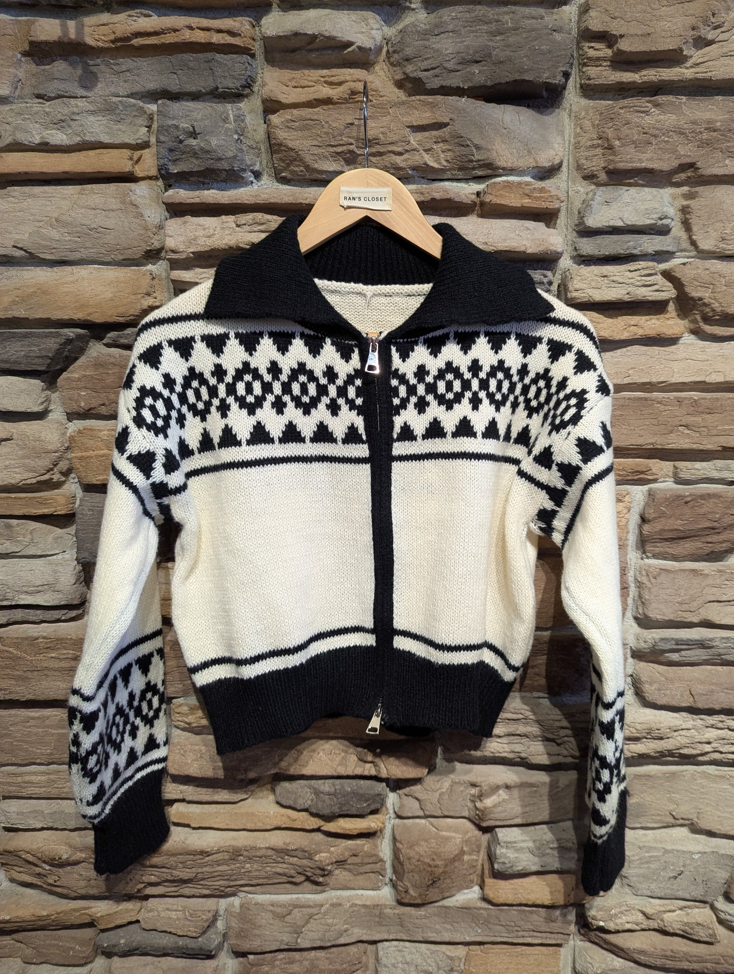 Cropped geometric pattern zip up sweater