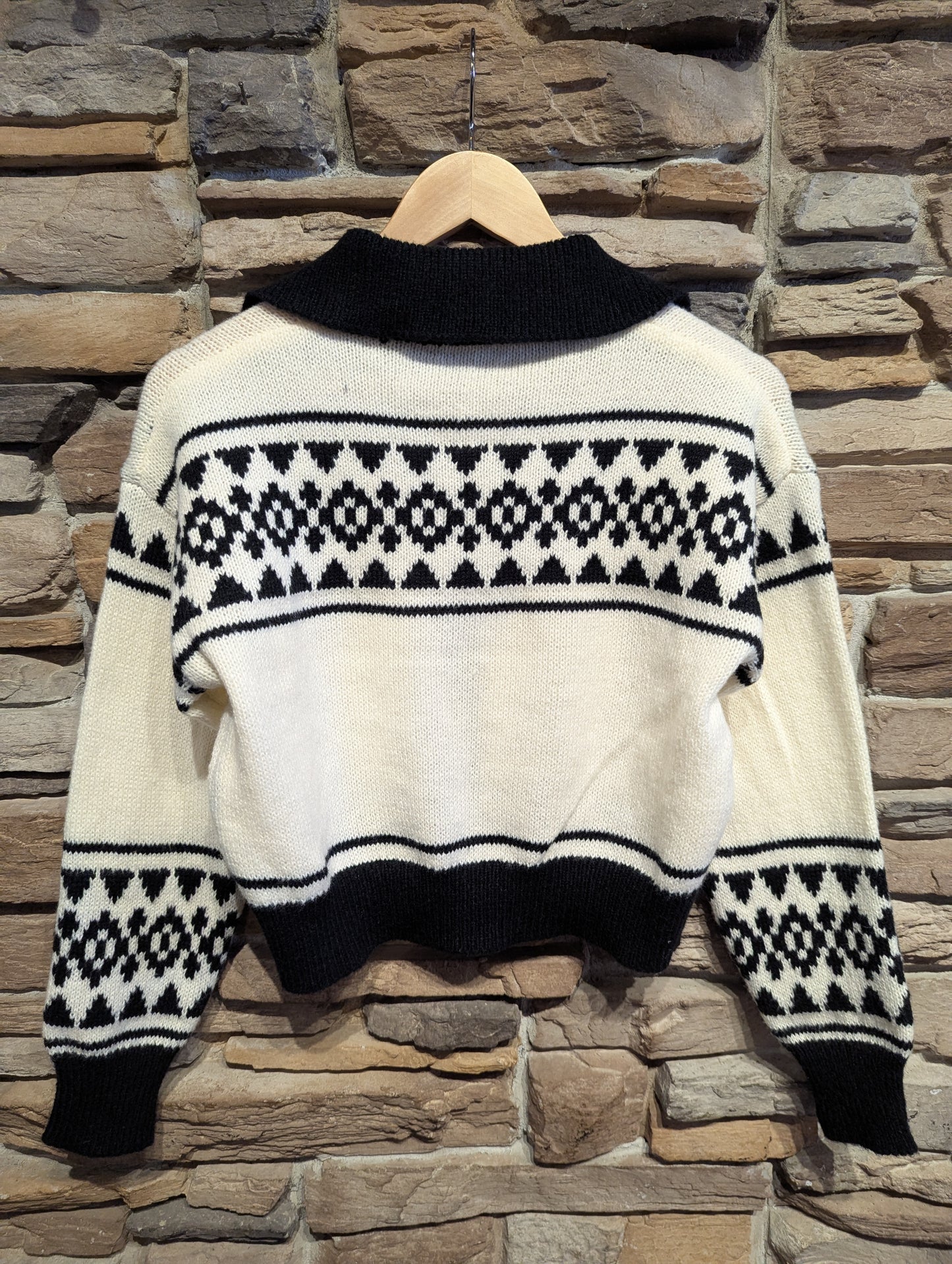 Cropped geometric pattern zip up sweater