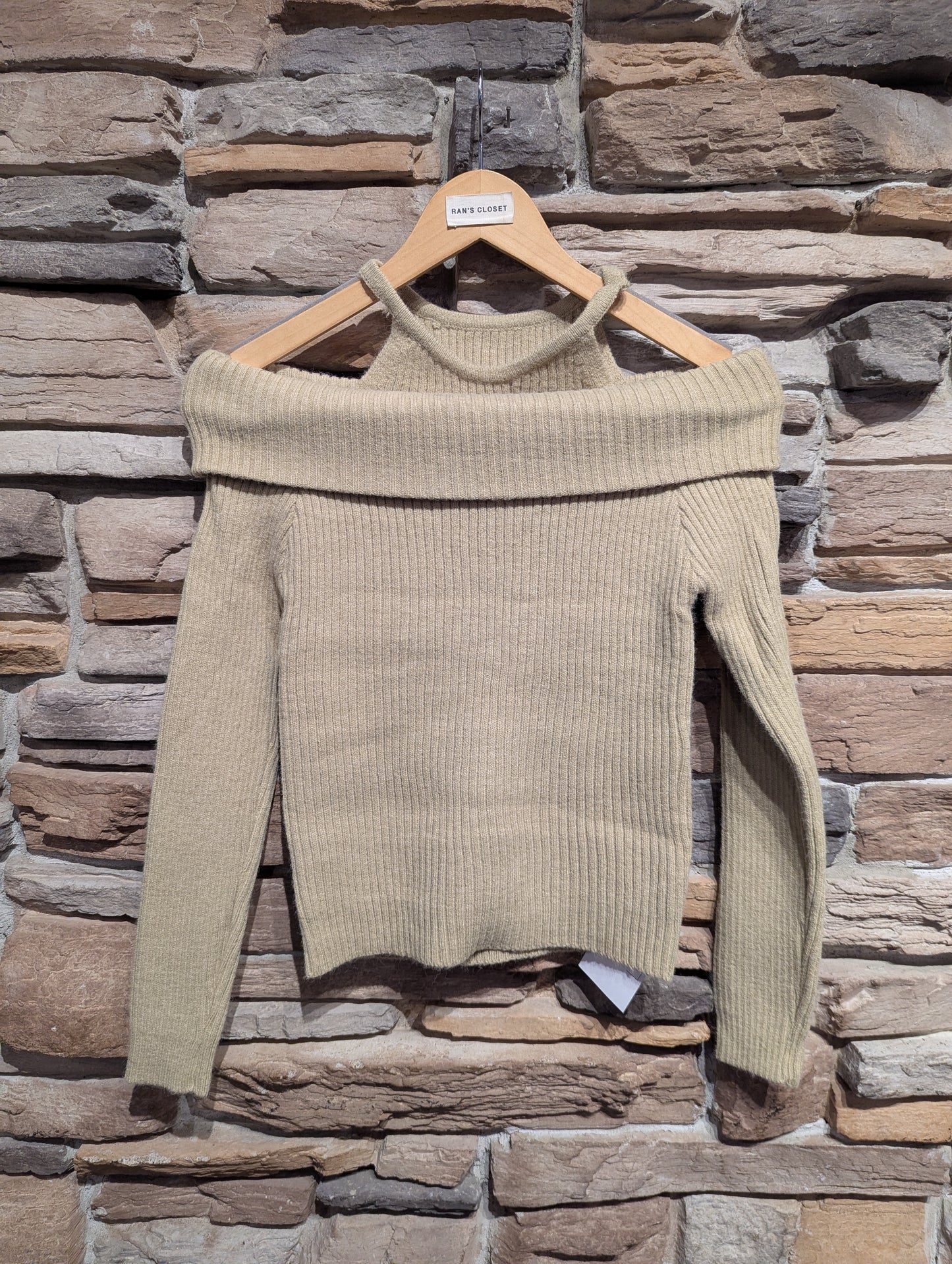 Off shoulder Knit Top