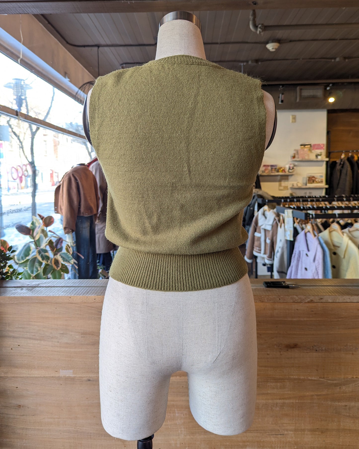 Bolero + sleeveless knit sweater set