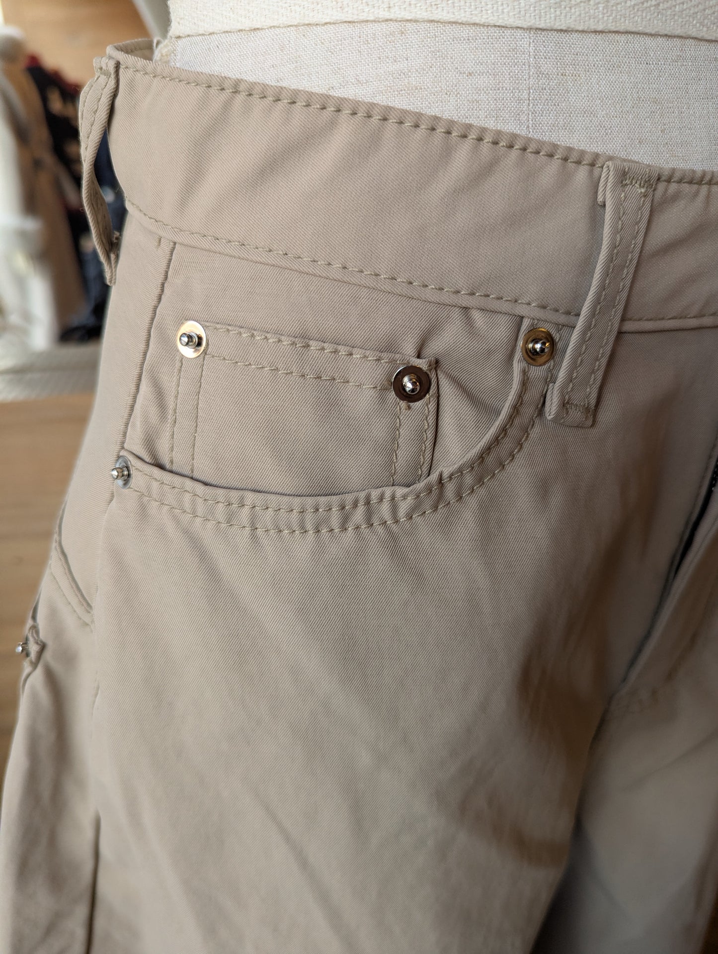 Embroidered pocket barrel Pants