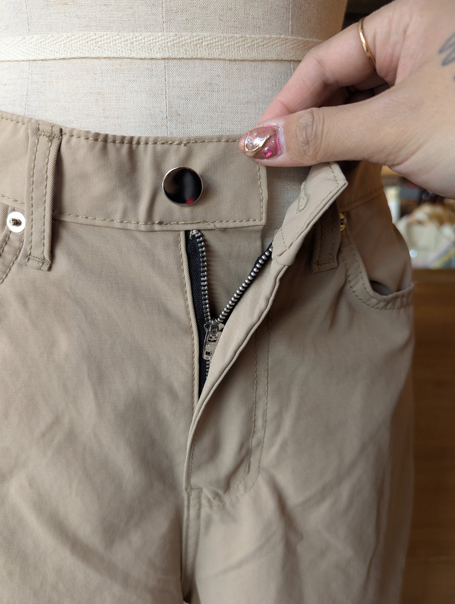 Embroidered pocket barrel Pants