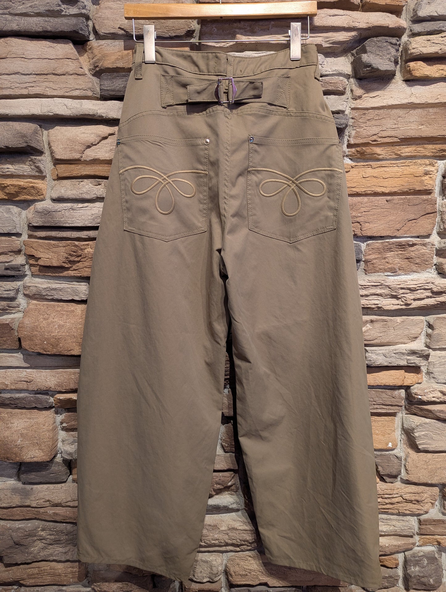 Embroidered pocket barrel Pants