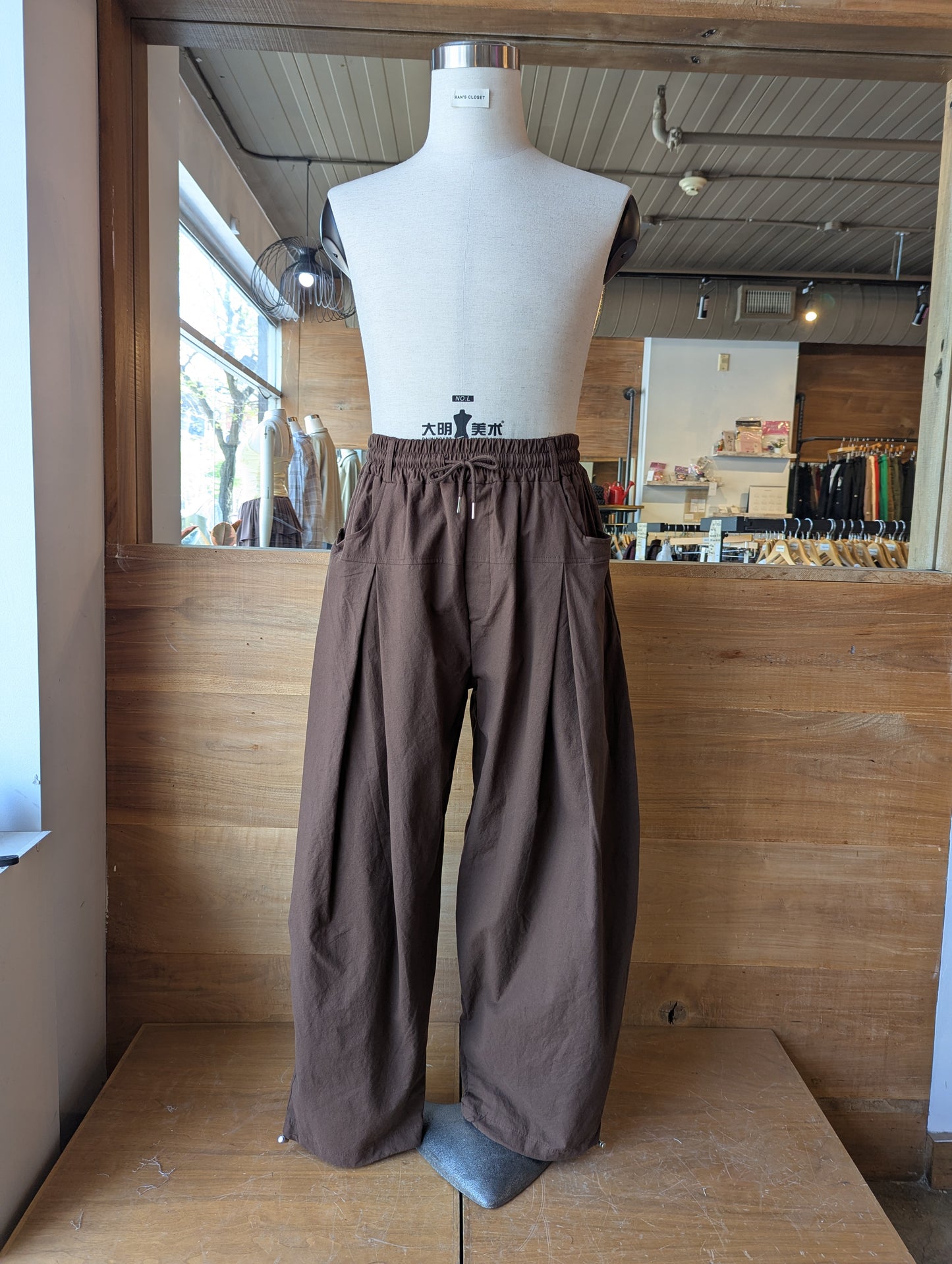 Windrise Pleated Wide-Leg Pant