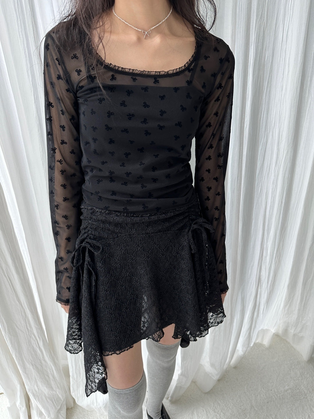 flocking lace blouse