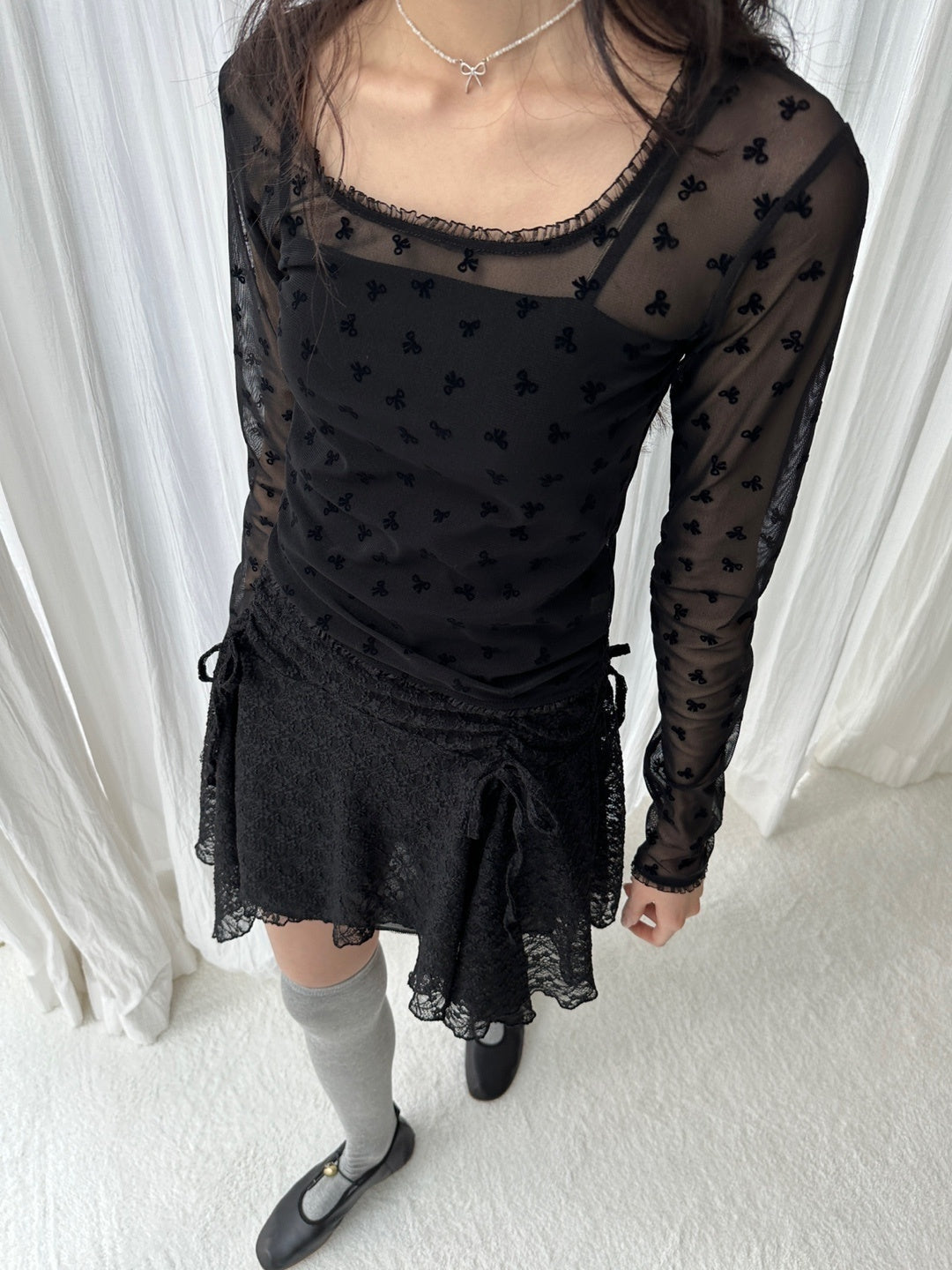 flocking lace blouse