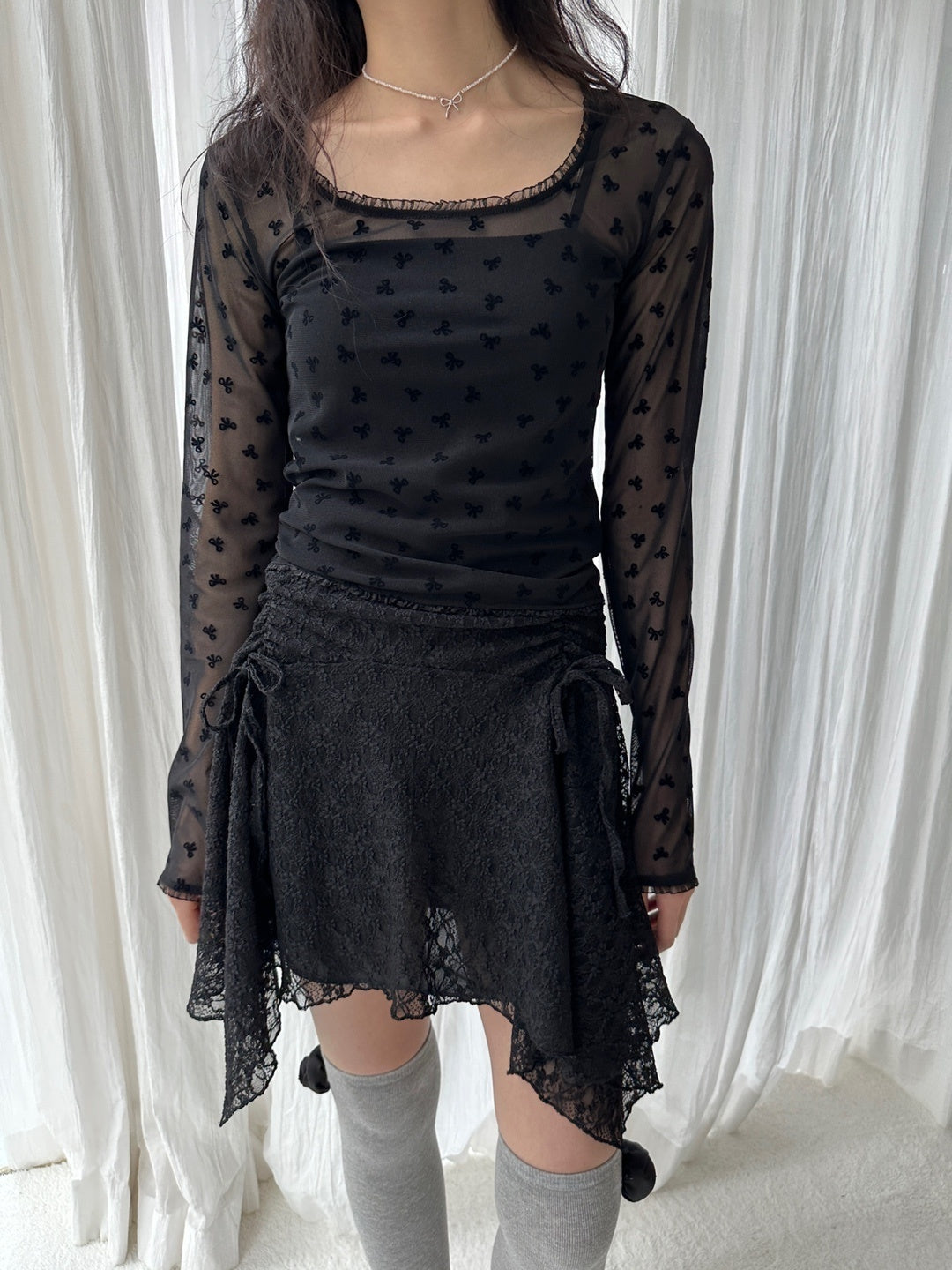 flocking lace blouse