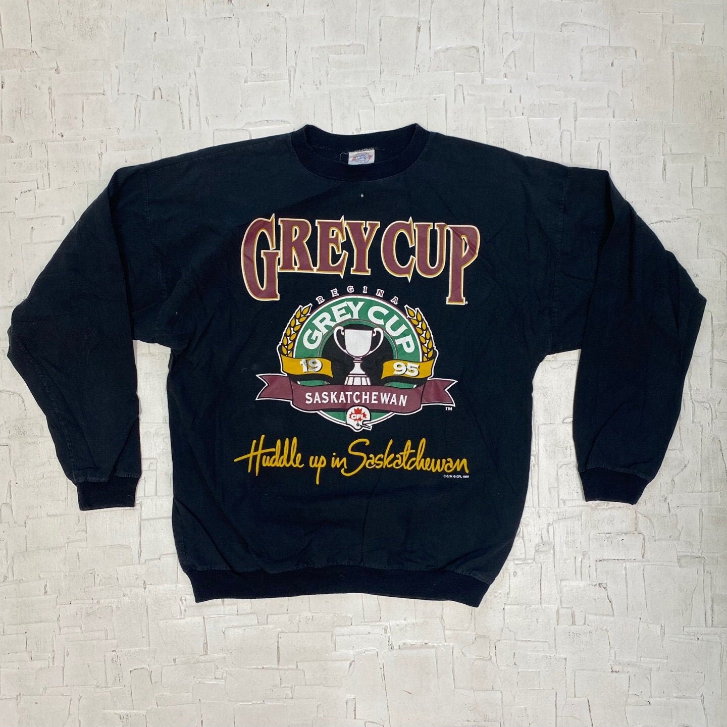 1995 Vintage CFL Regina Grey Cup "Huddle Up In Saskatchewan" | Vintage Pullover | Black Sweatshirt | Canadian Football League | M-3108