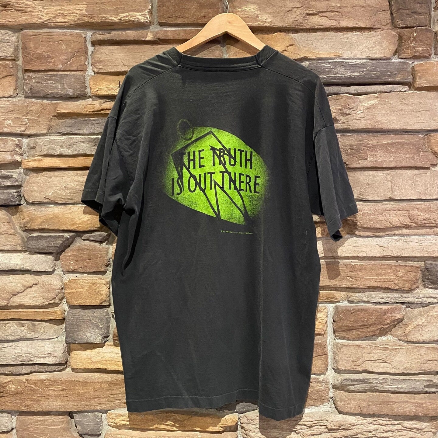 1994 Vintage X-Files Black and Green "The Truth is Out There" T-shirt | Vintage T-shirt | Cotton T-shirt | 90's TV Show | Size XL | STQ-3505