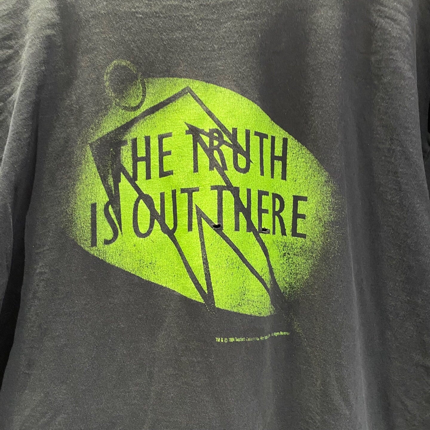 1994 Vintage X-Files Black and Green "The Truth is Out There" T-shirt | Vintage T-shirt | Cotton T-shirt | 90's TV Show | Size XL | STQ-3505