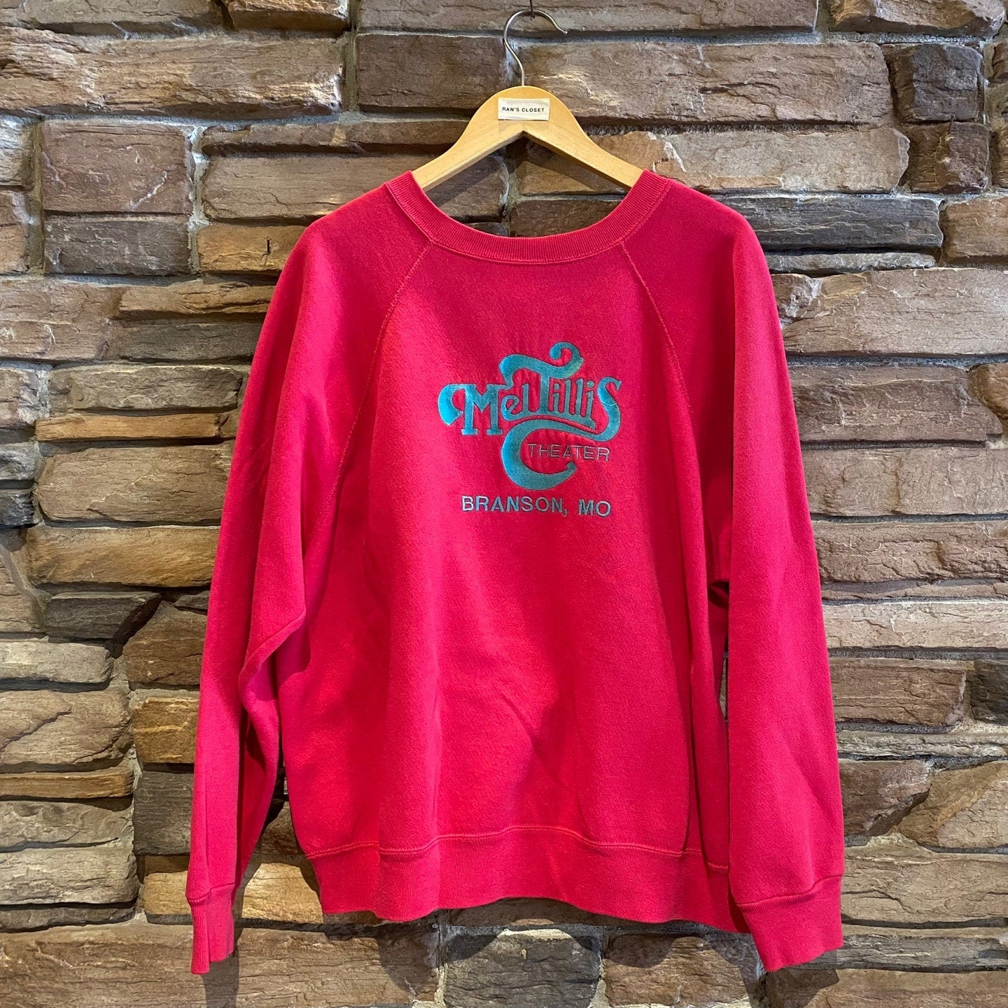 Vintage "Mel Tillis Theater" Magenta Pullover Sweatshirt | Vintage Sweatshirt | Branson Missouri | Country Singer | Size M | SKU: NPQ-2019